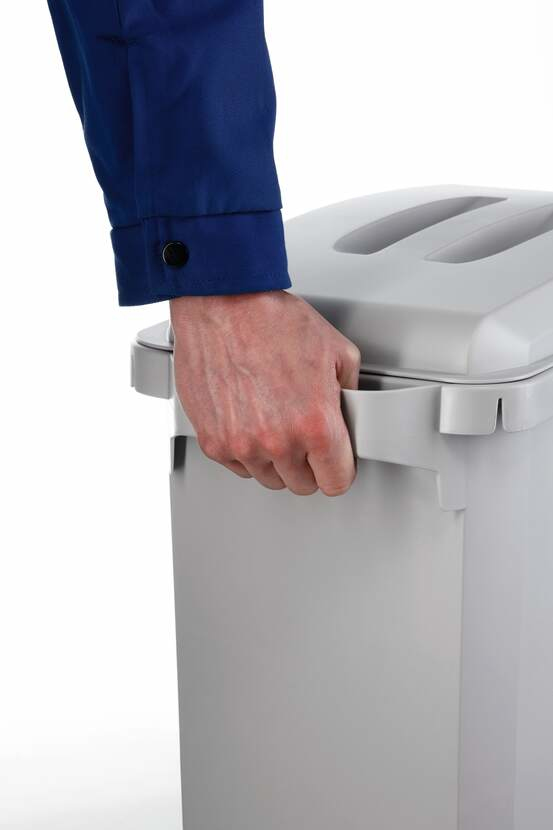 Wygodne uchwyty do łatwego zdejmowania pokrywy