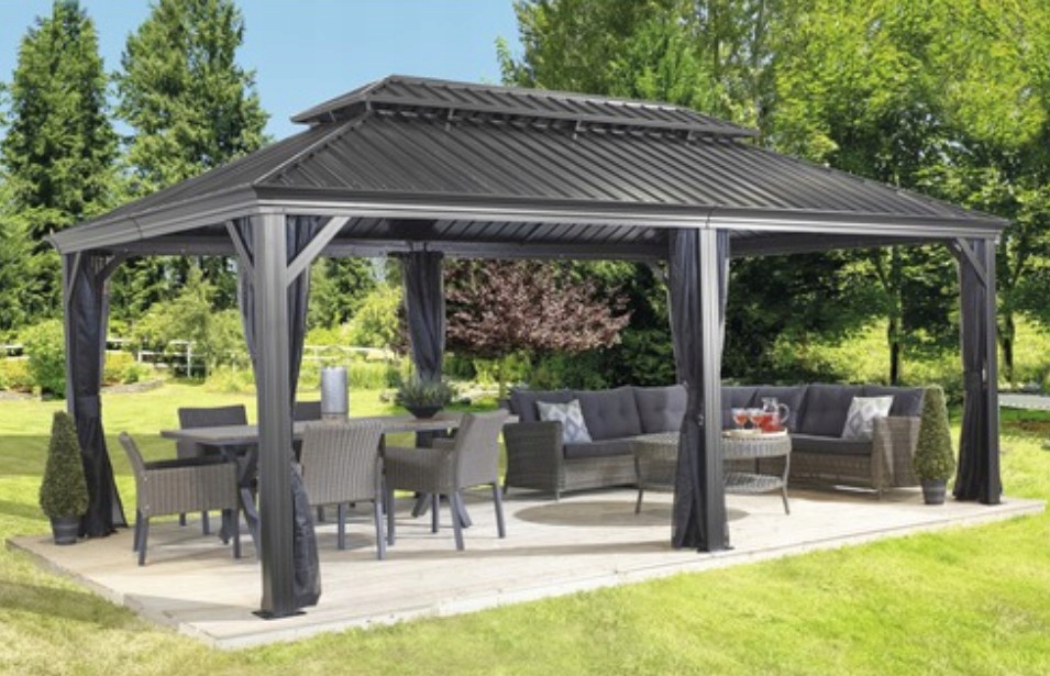 Trwała konstrukcja z ocynkowanej stali i aluminium