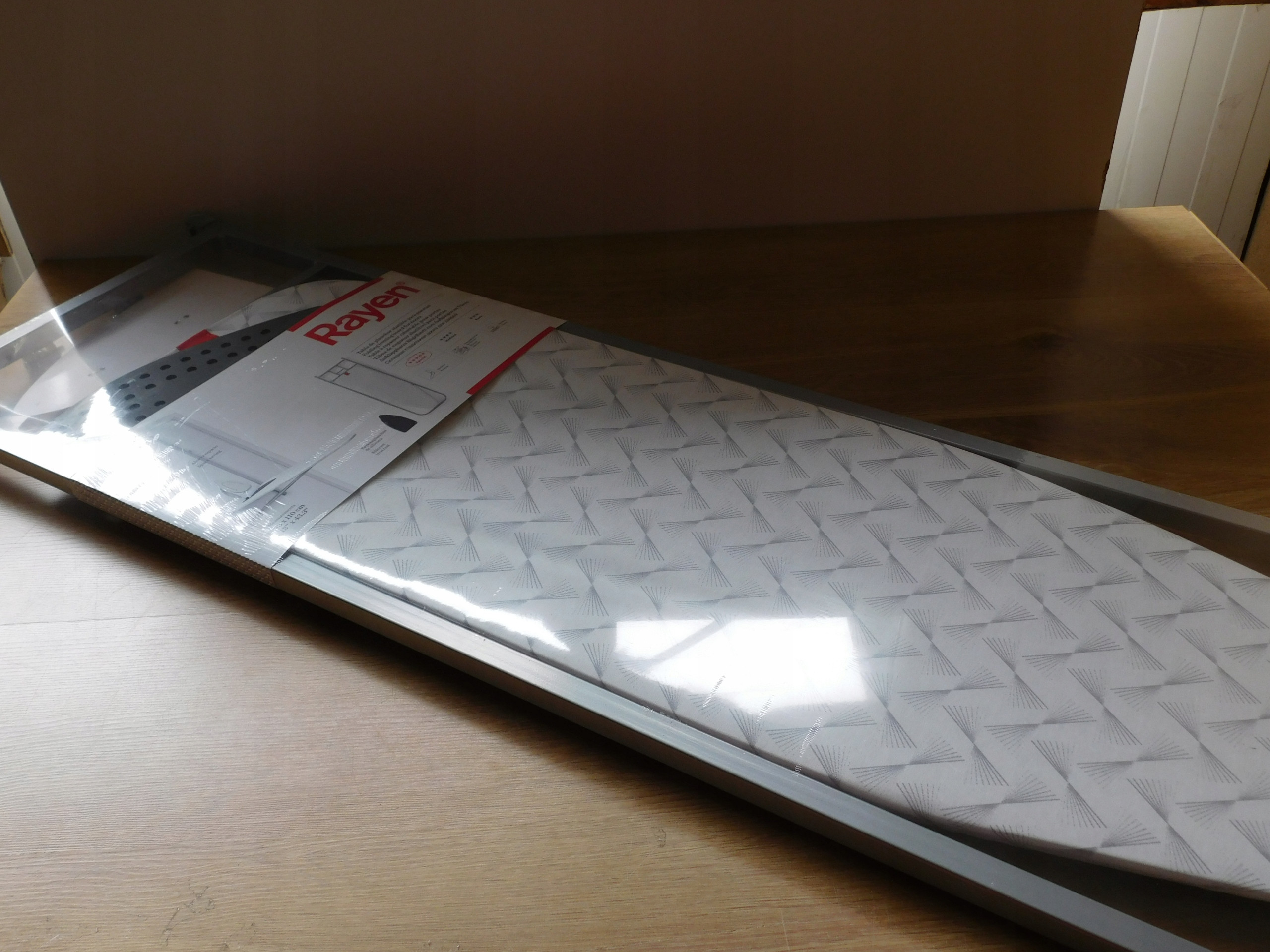 Składana konstrukcja do drzwi i szafek