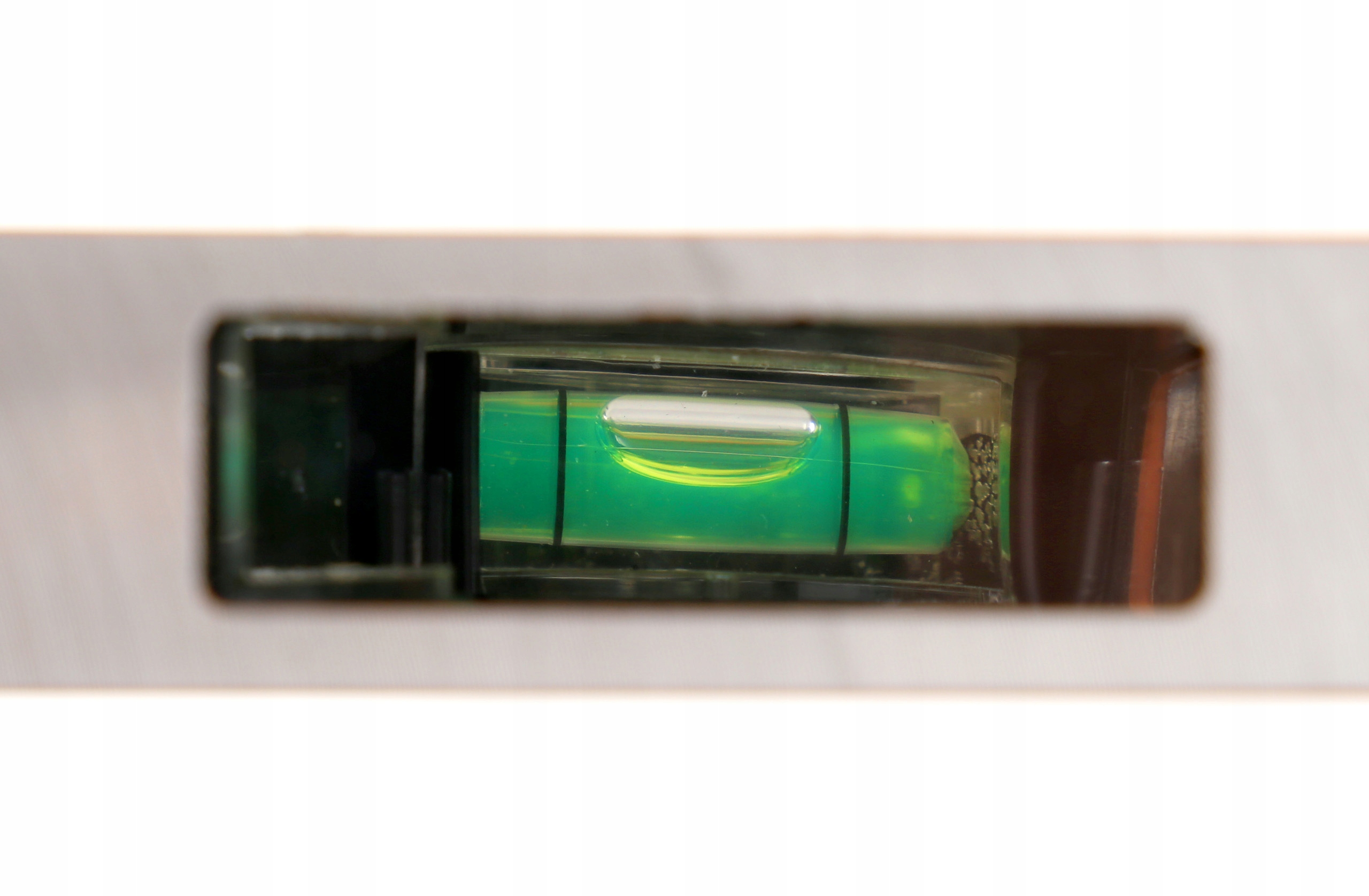 Magnetyczna podstawa i precyzyjne libelle