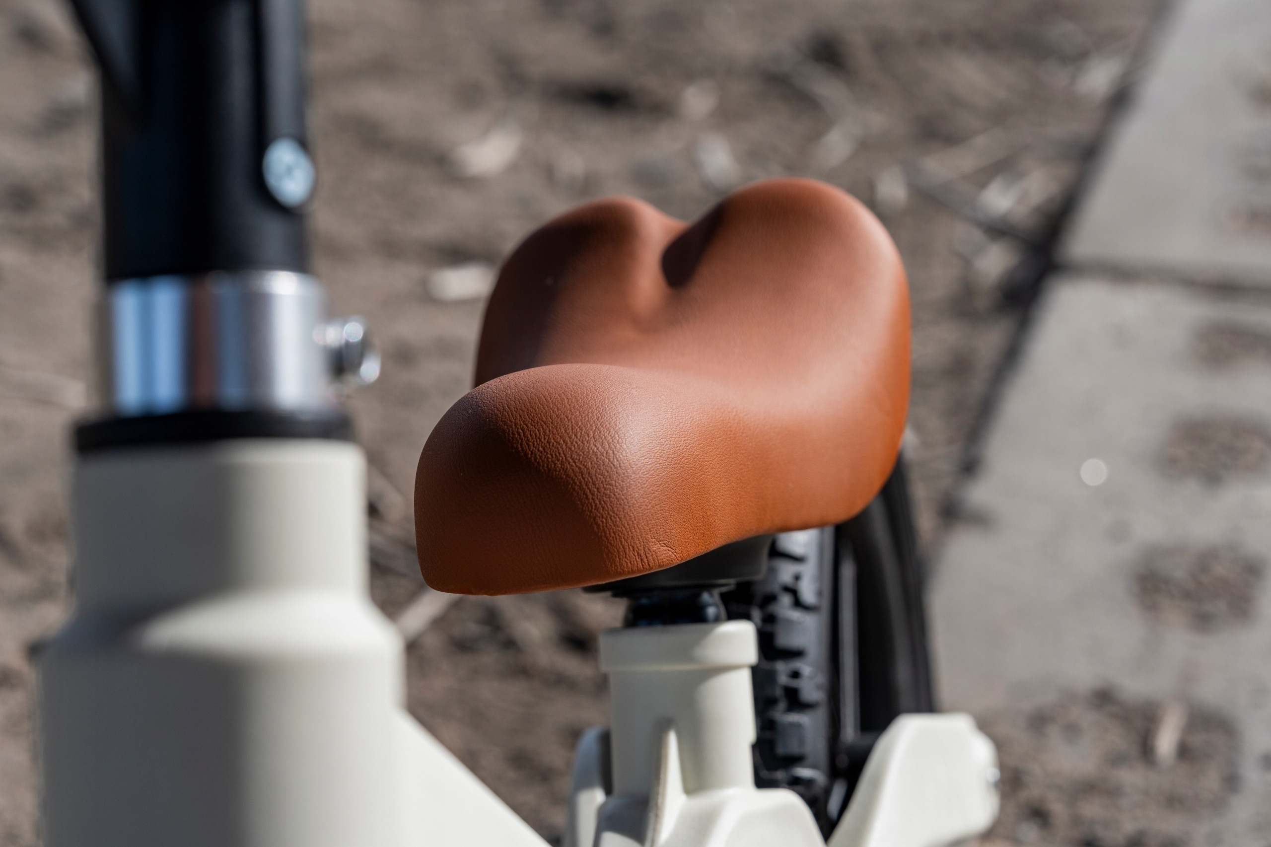 Ergonomiczne siedzisko i uchwyty – Wygoda podczas zabawy