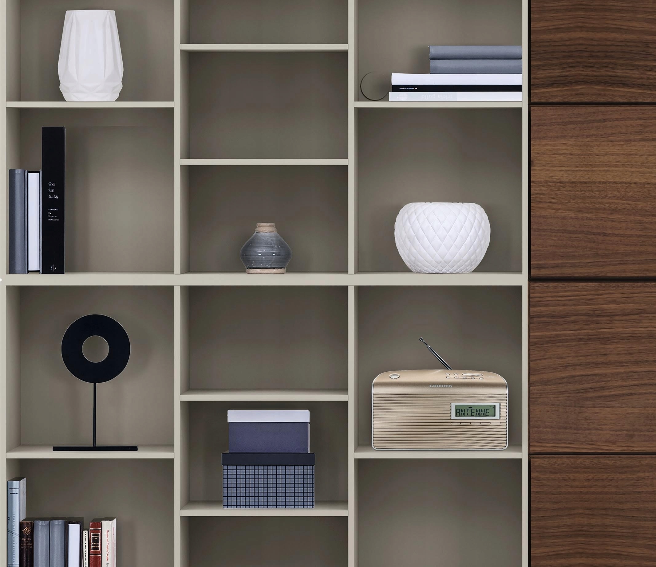Nowoczesny design w kolorze szarym/srebrnym