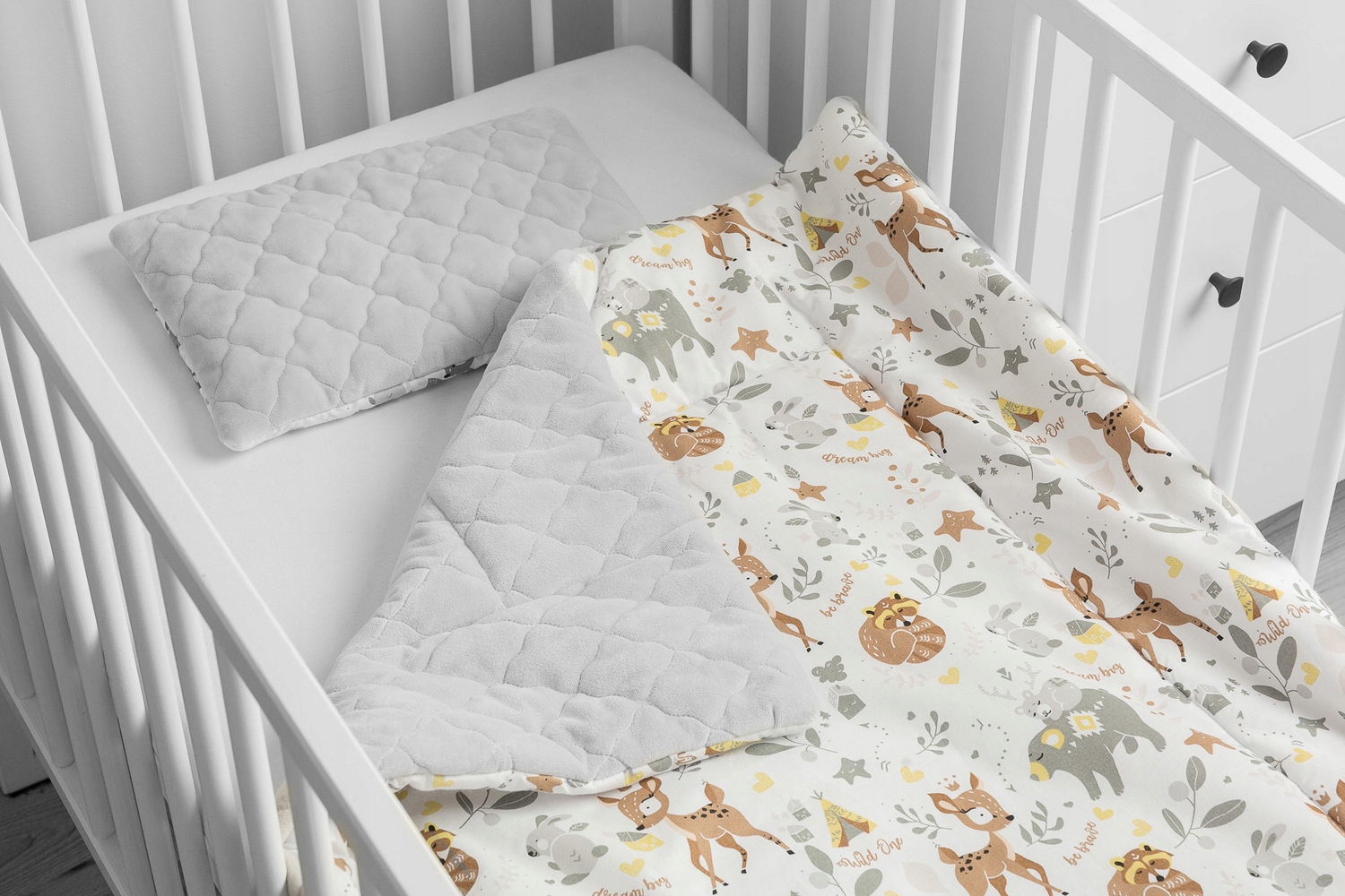 Wymiary i dopasowanie – Idealne do łóżeczka i gondoli