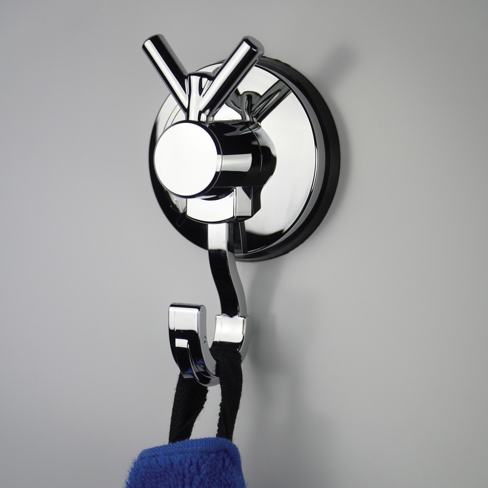 Montaż na przyssawkę - nie wymaga nawiercania otworów