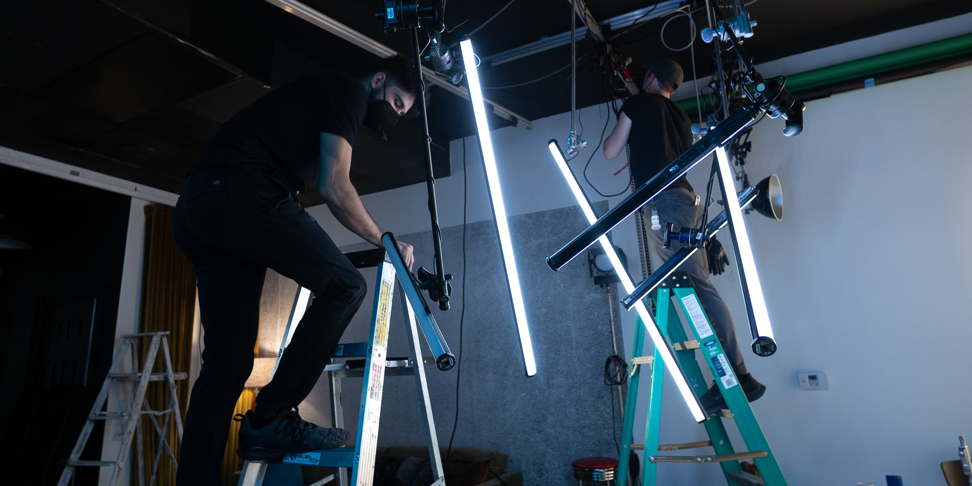 Lampa LED Amaran T4c - Dziesiątki sposobów montażu