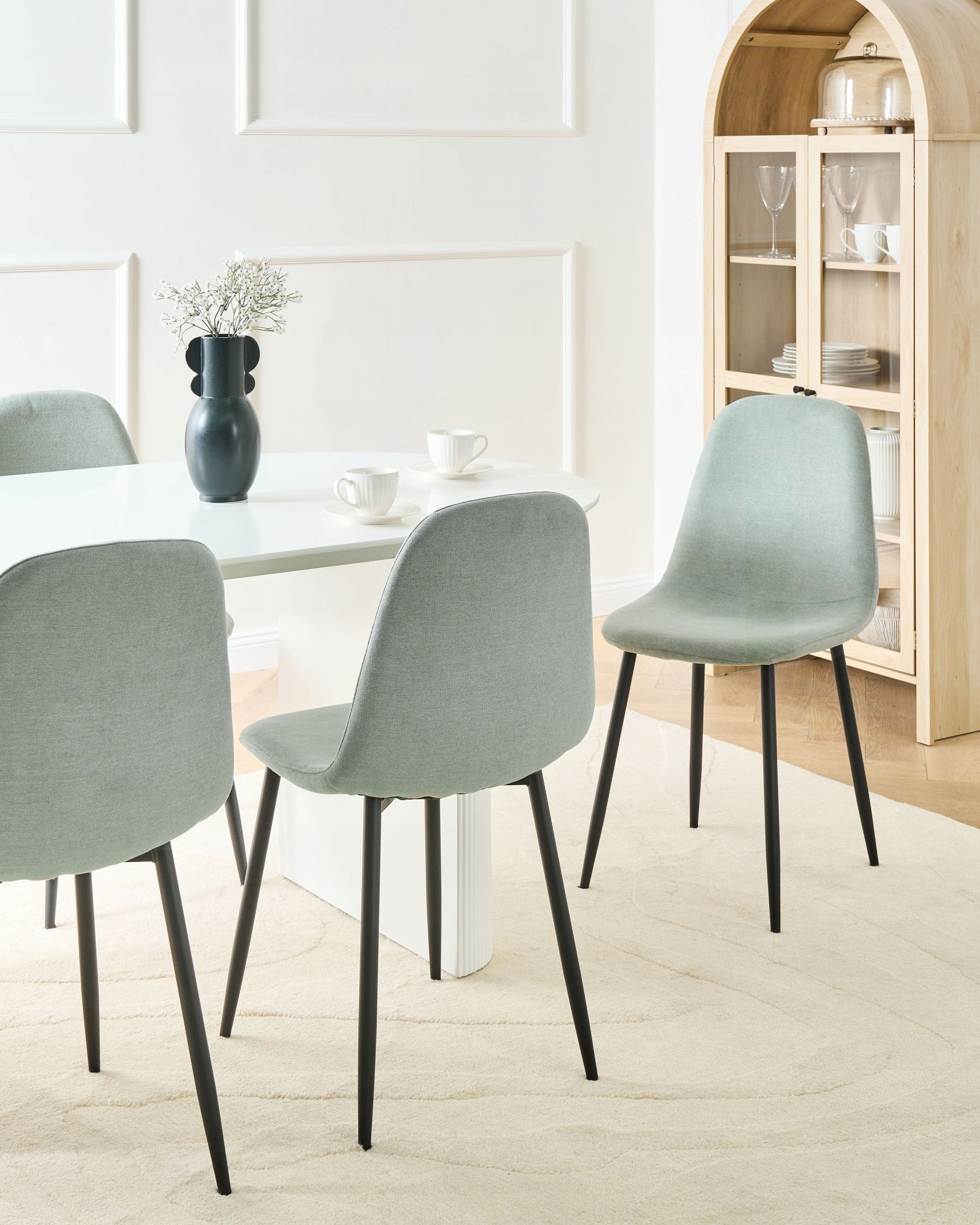 Nowoczesny design i uniwersalny kolor