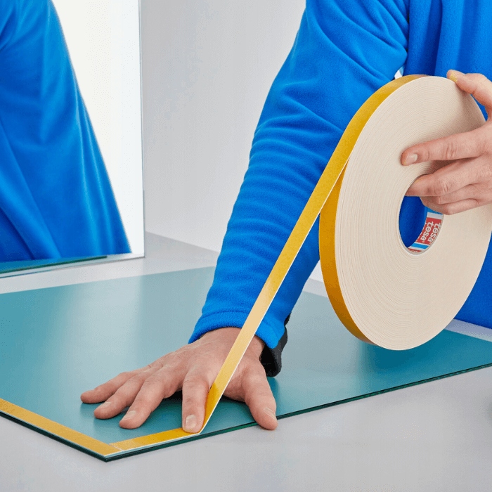 Uniwersalne zastosowanie – Mocowanie luster i paneli dekoracyjnych