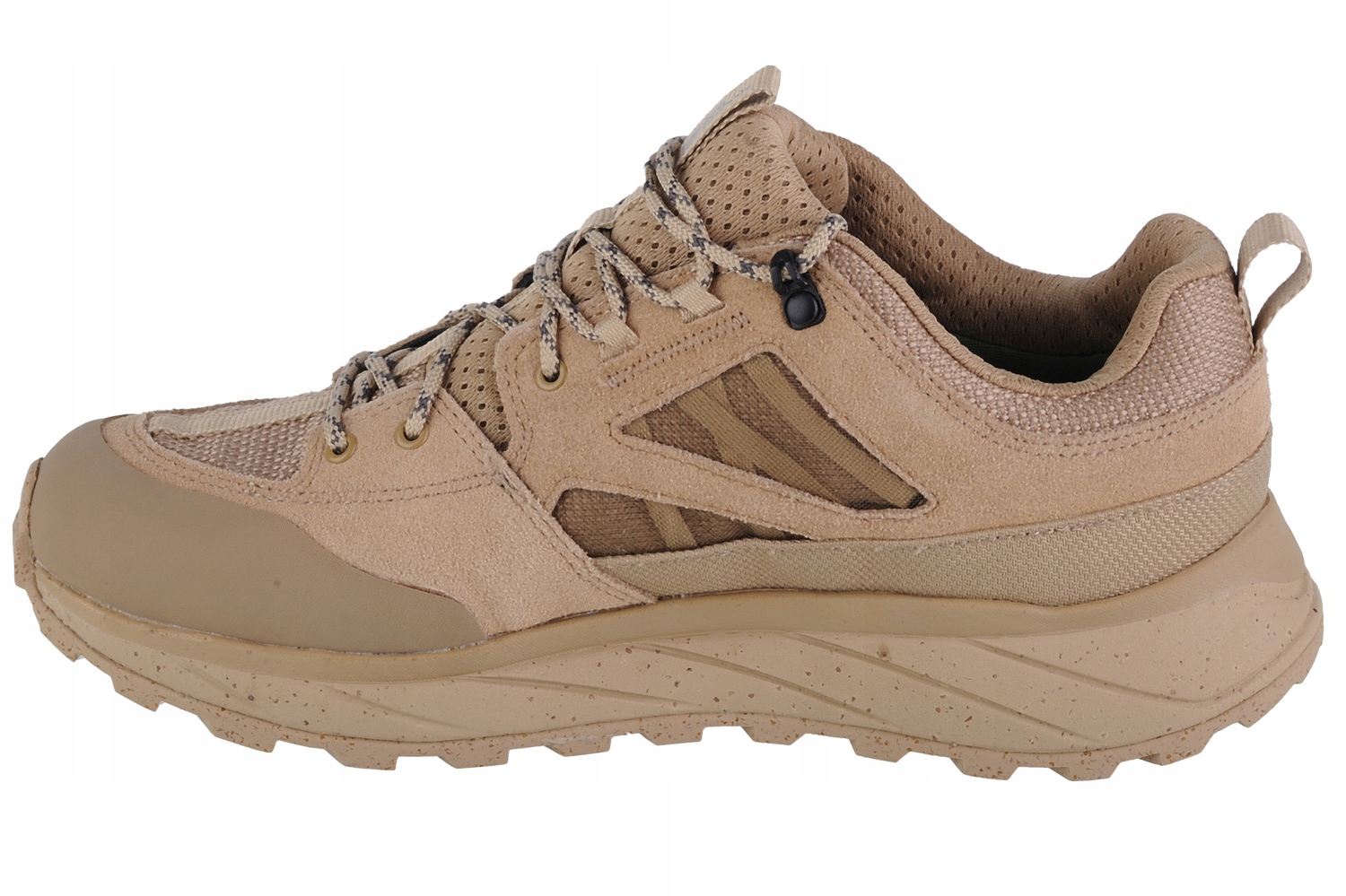 Niski, sznurowany model idealny do turystyki
