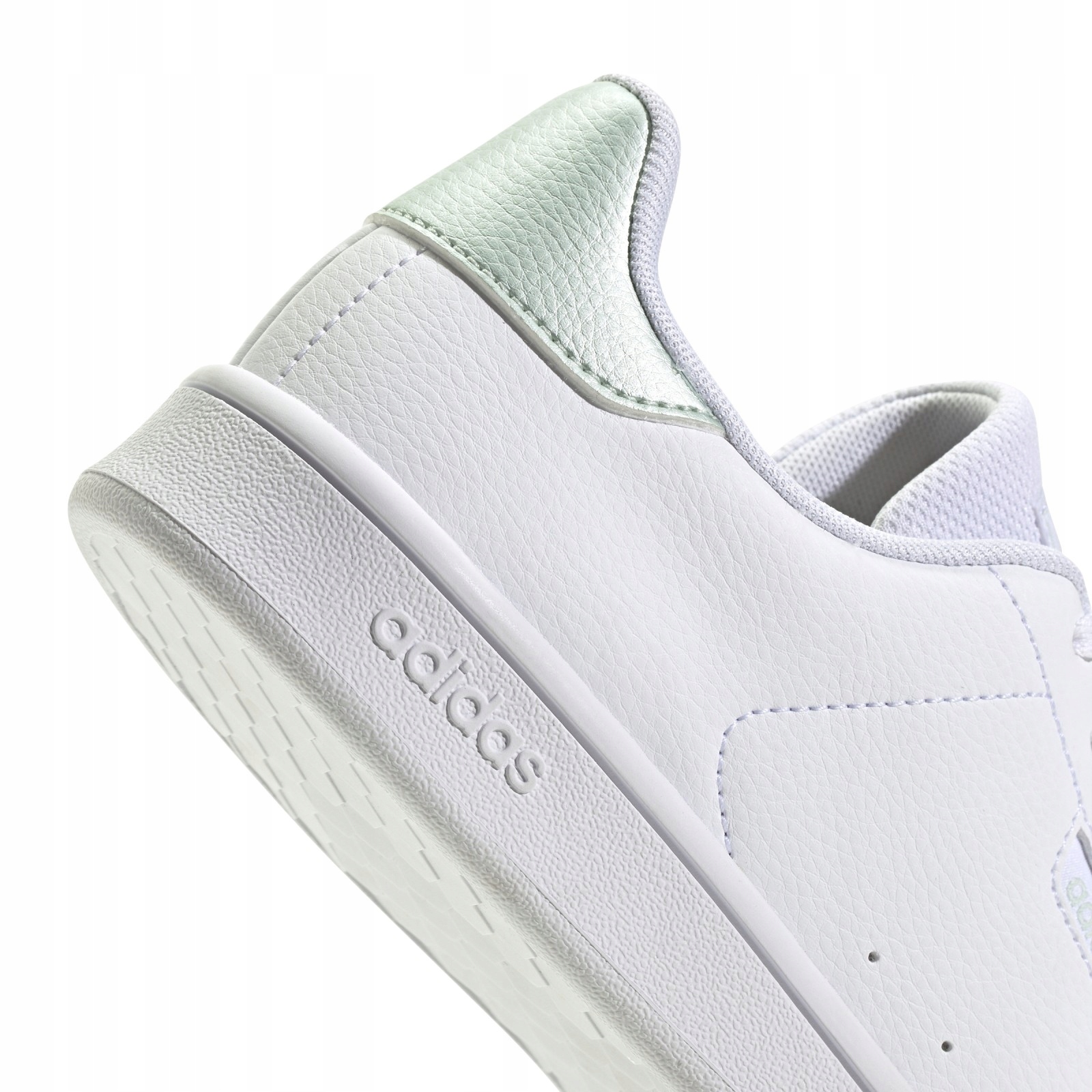 Kolorowe detale – Wyjątkowy design butów adidas