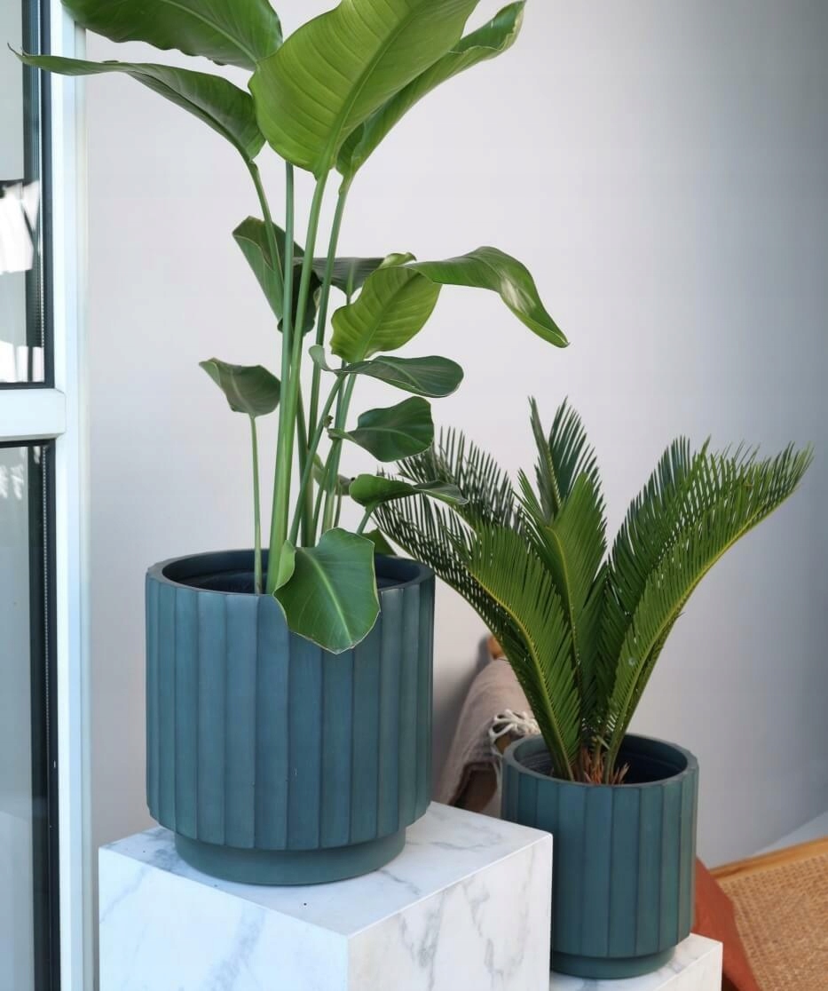 Doniczka ceramiczna osłonka dekoracyjna ryflowana zielona 36 cm – Idealna do Twojego wnętrza