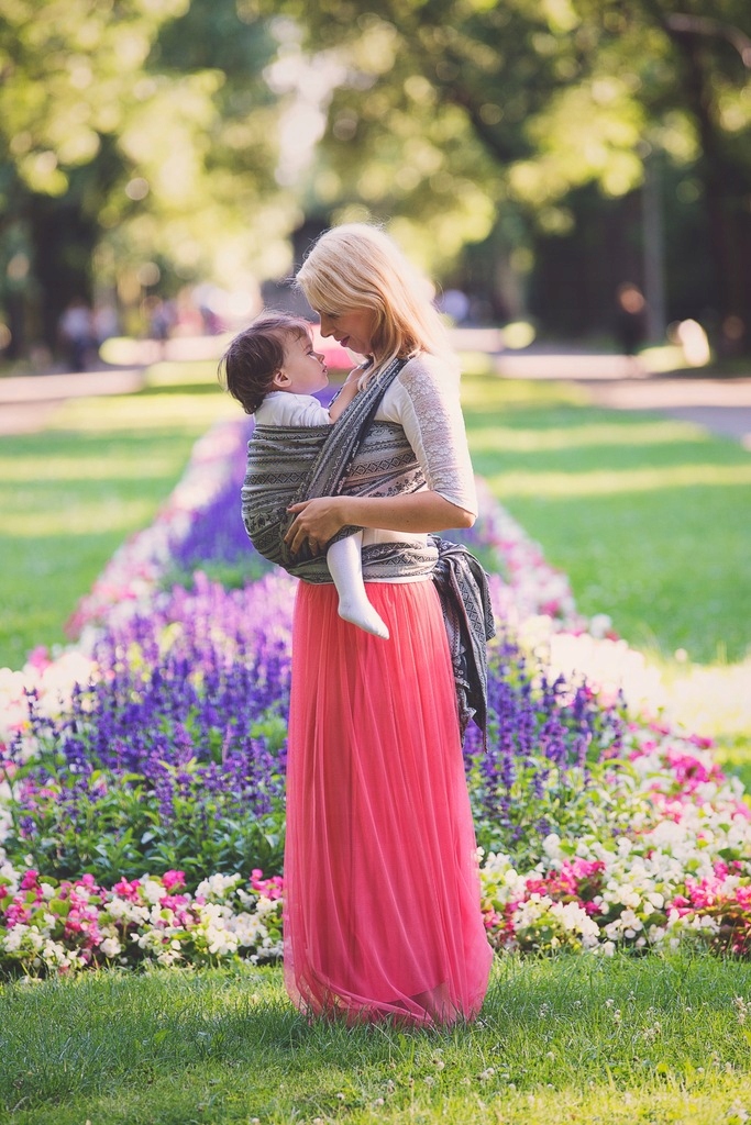 Regulowane nosidełko rosnące z Twoim dzieckiem