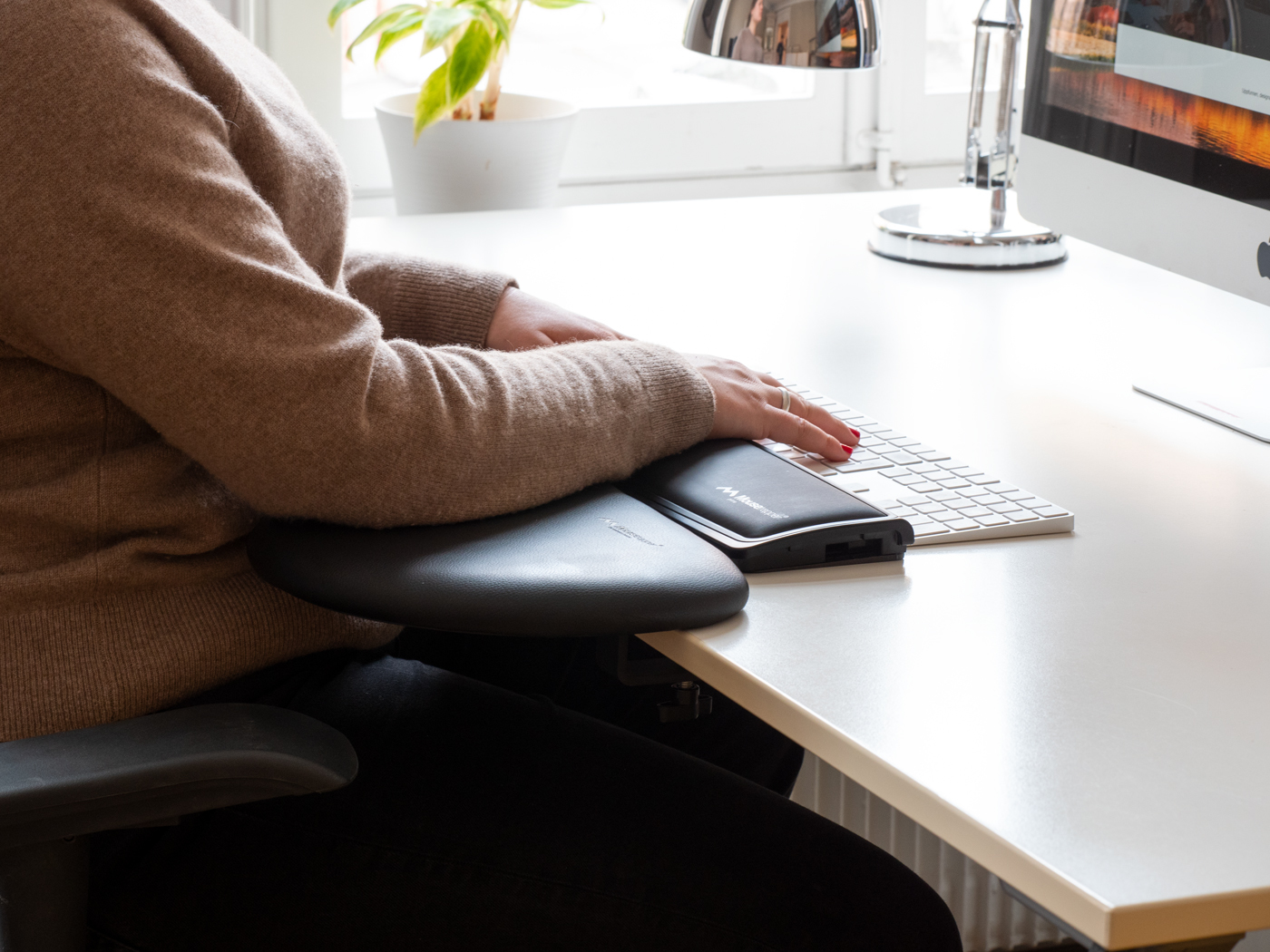 Zastosowanie w biurze i w domu – Wsparcie podczas długotrwałej pracy przy komputerze