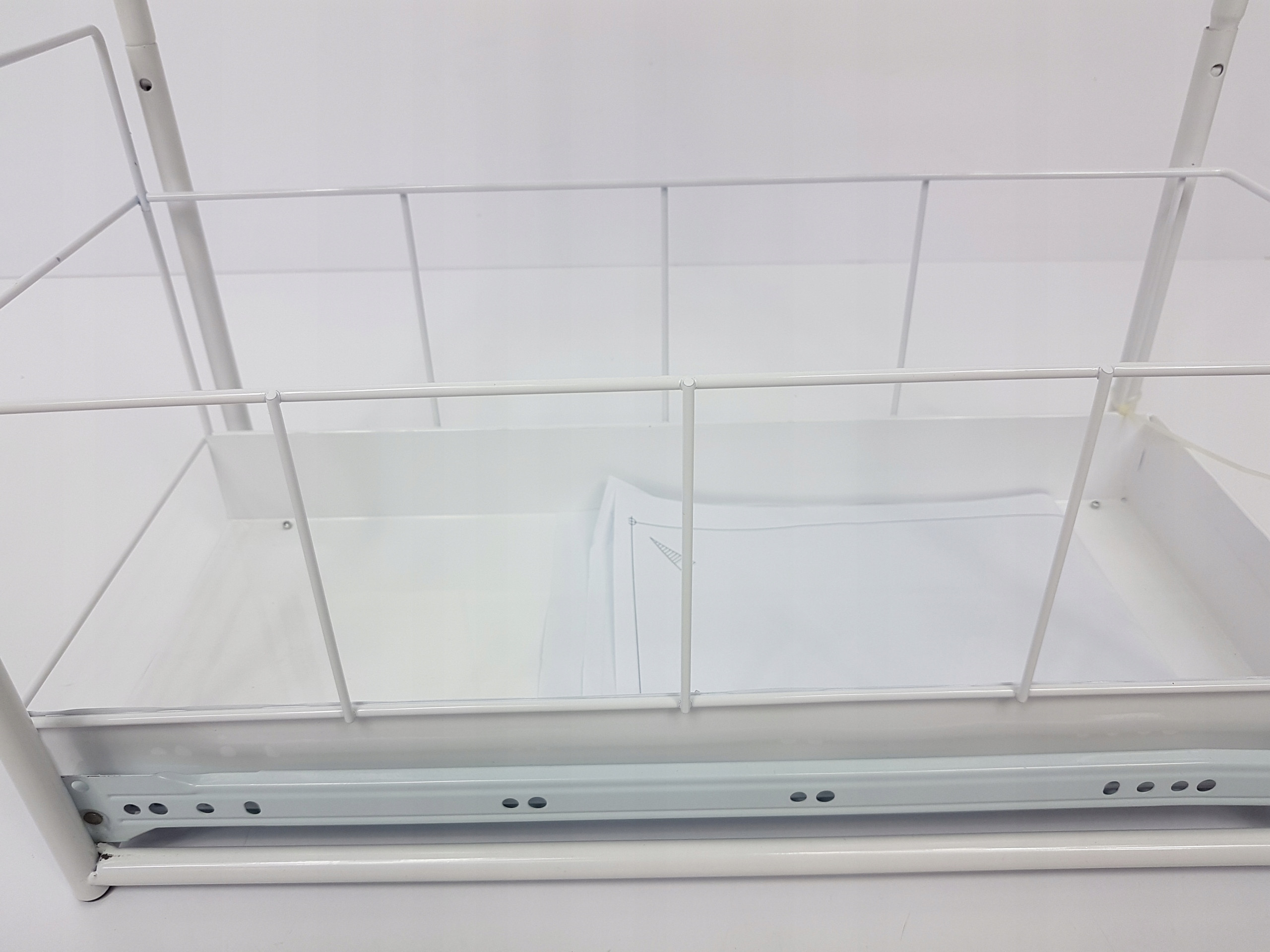 Innowacyjna konstrukcja z wysuwanymi półkami