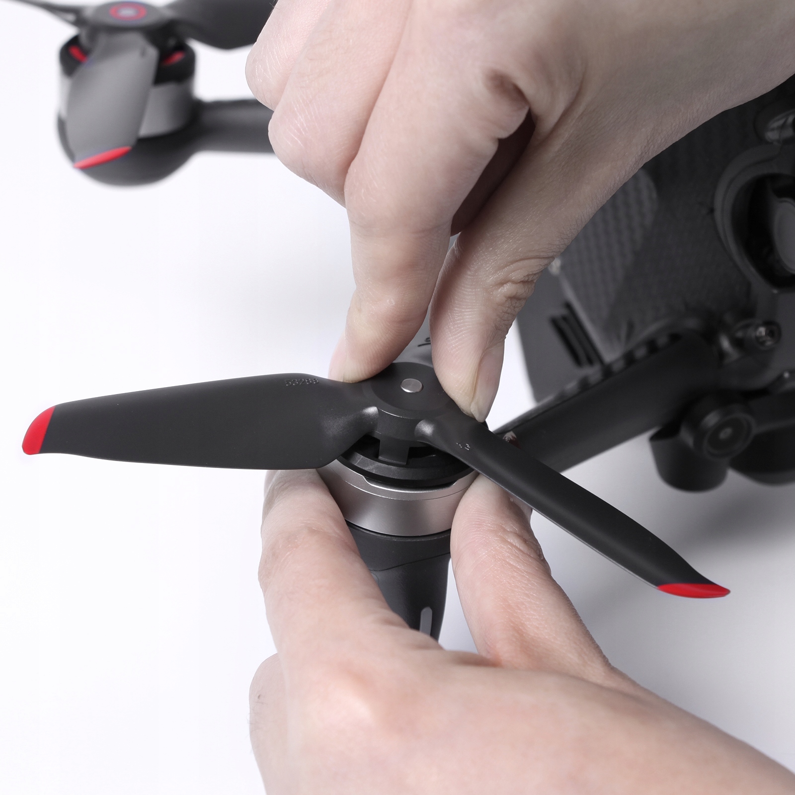 zestaw-smigiel-smigla-4x-do-drona-dji-fpv-combo_o6377_2.jpg
