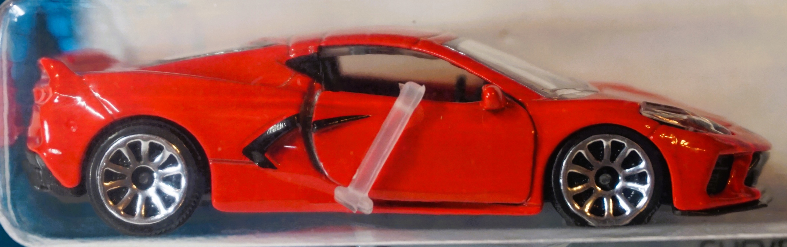 Otwierane drzwi i metalowa karoseria – Detale, które zachwycają