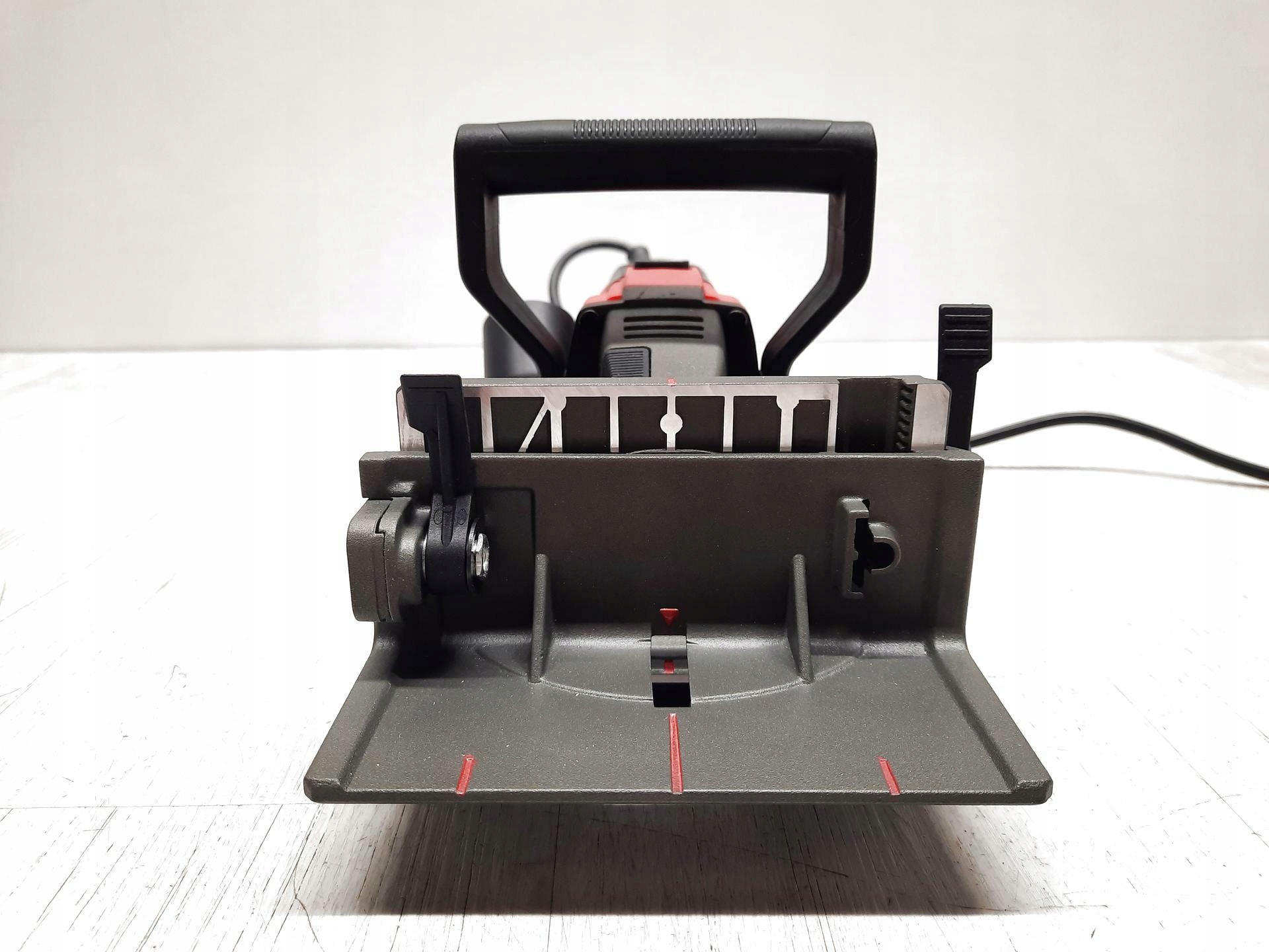 Bezstopniowa regulacja wysokości i kąta – Elastyczność w pracy