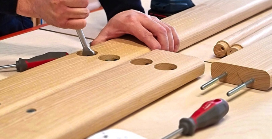 Wytrzymała konstrukcja z drewnianymi szczeblami