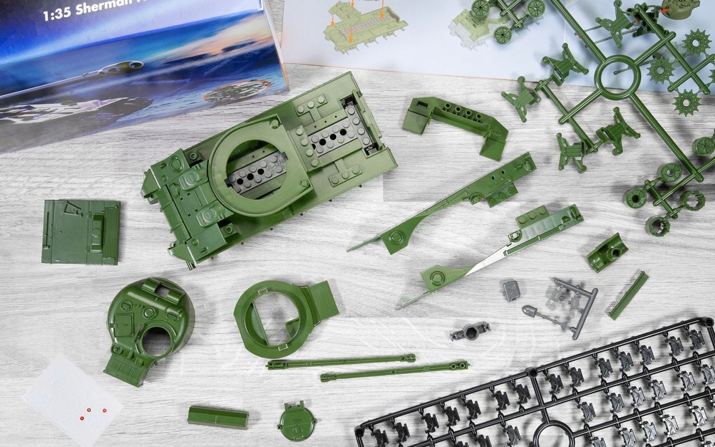 Wstępnie pomalowane elementy i samoprzylepne naklejki