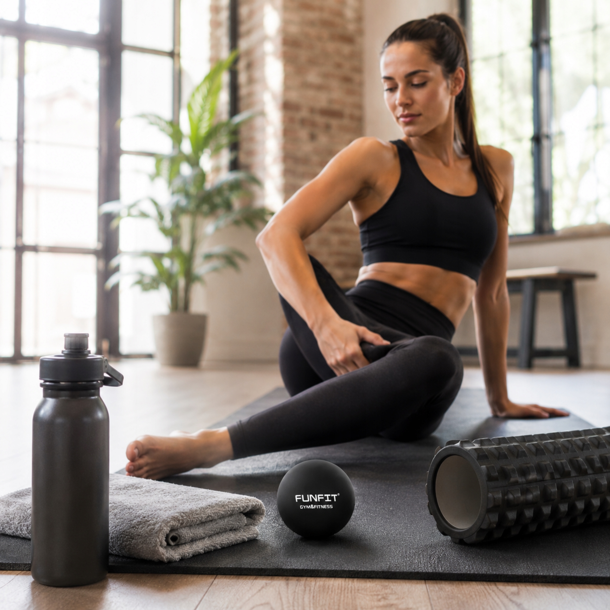 Piłka do masażu twarda silikonowa 6,3 cm czarna masażer fitness FUNFIT Kod producenta 4836
