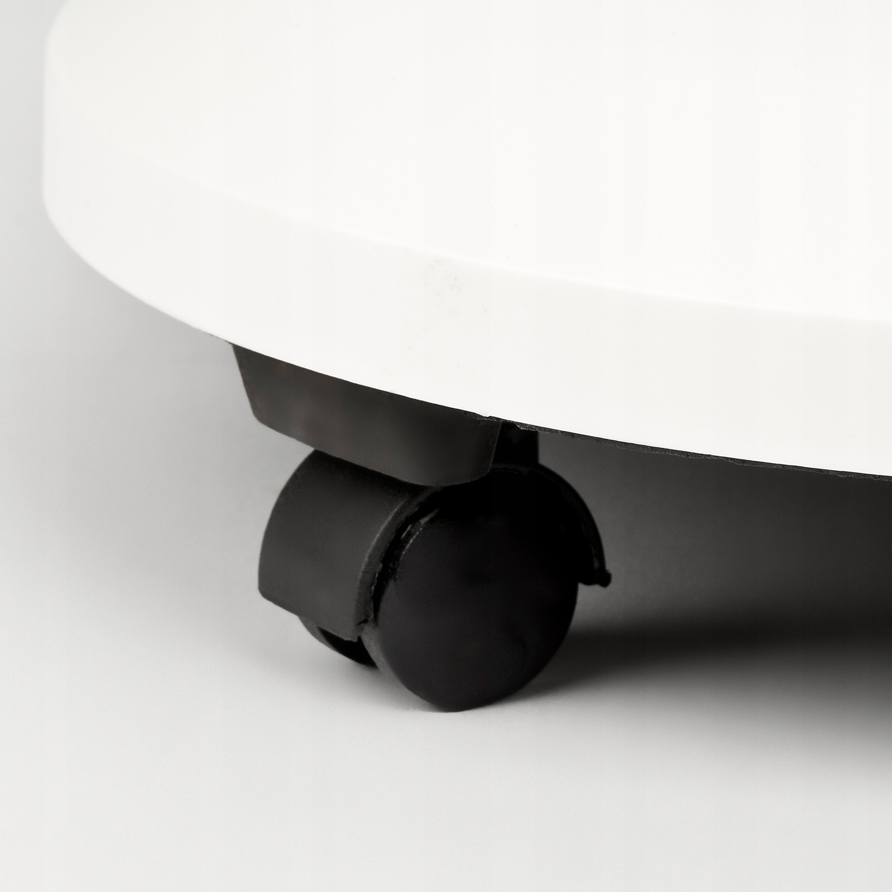 Mobilność dzięki solidnej podstawie z kółkami