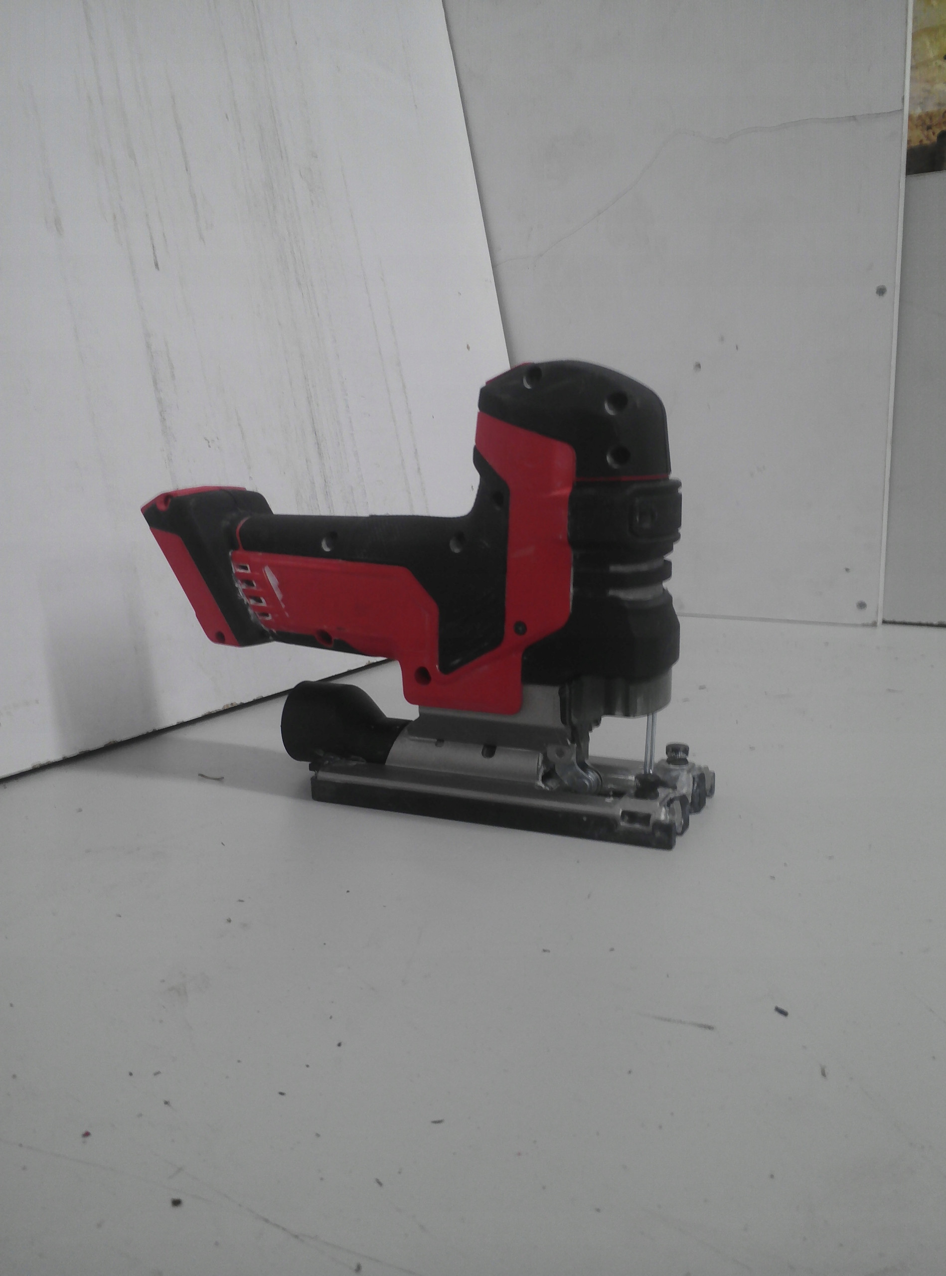 Precyzyjne cięcia w różnych materiałach – Drewno, stal i więcej