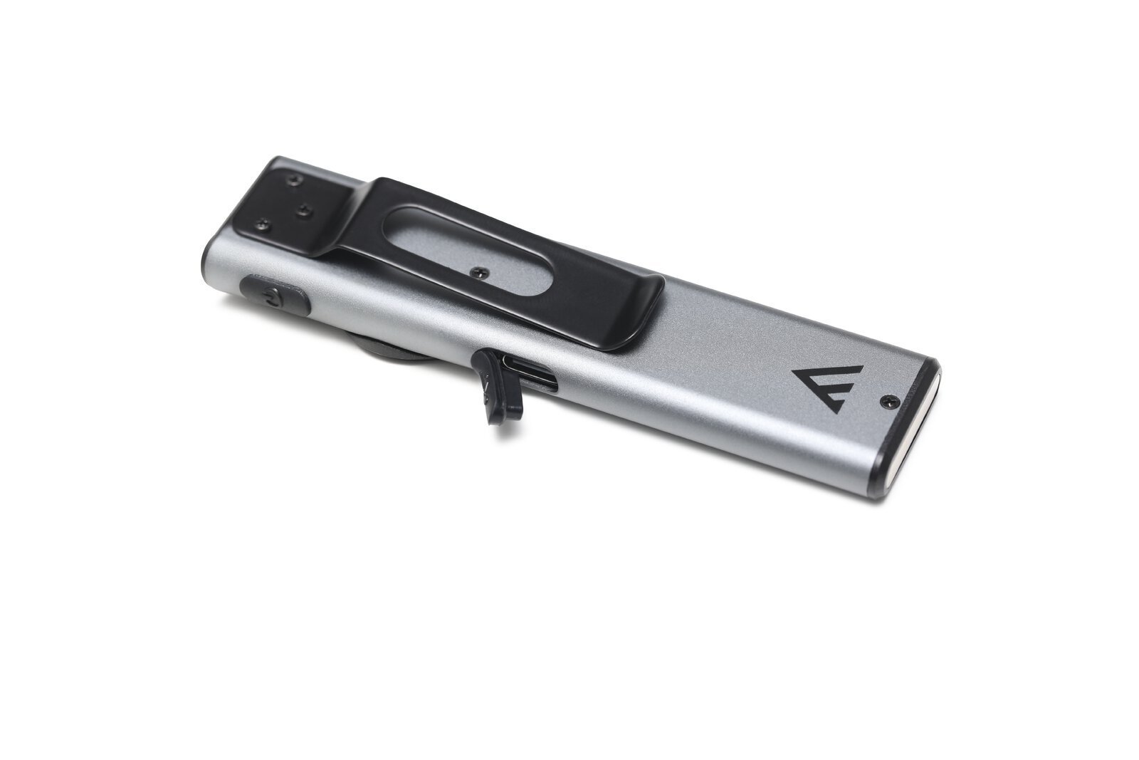 Wbudowany magnes i klips do łatwego mocowania