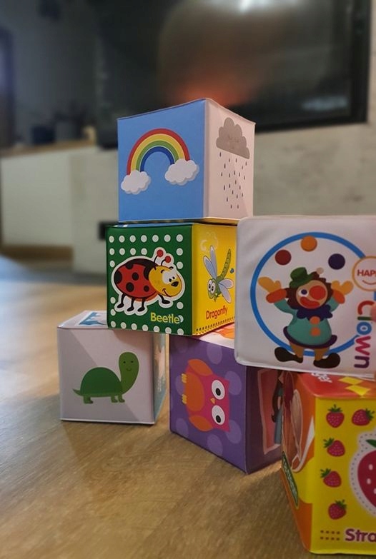 Zabawka aktywizująca zdolności poznawcze i manualne