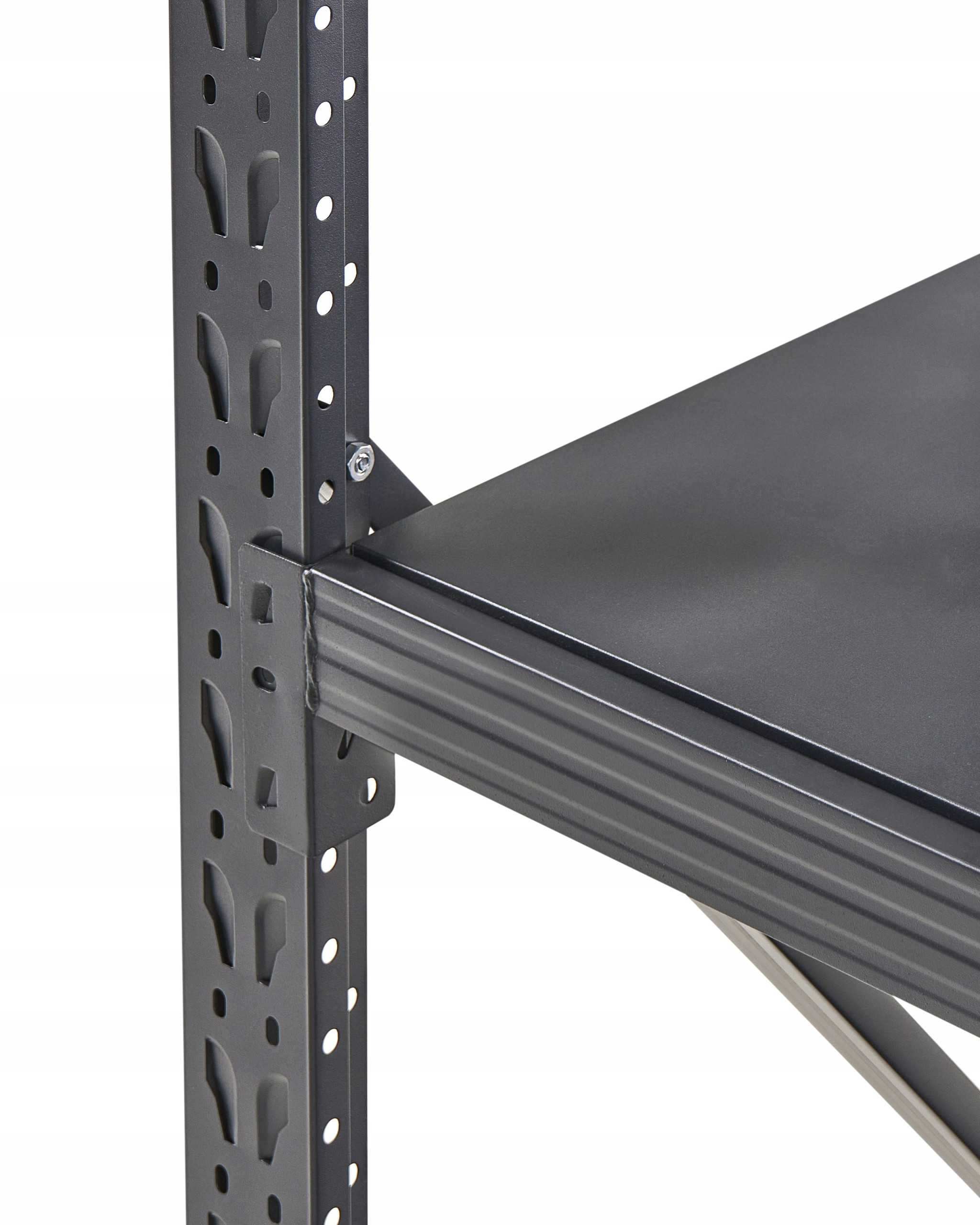 Przestronne półki – Organizacja narzędzi i sprzętu w zasięgu ręki