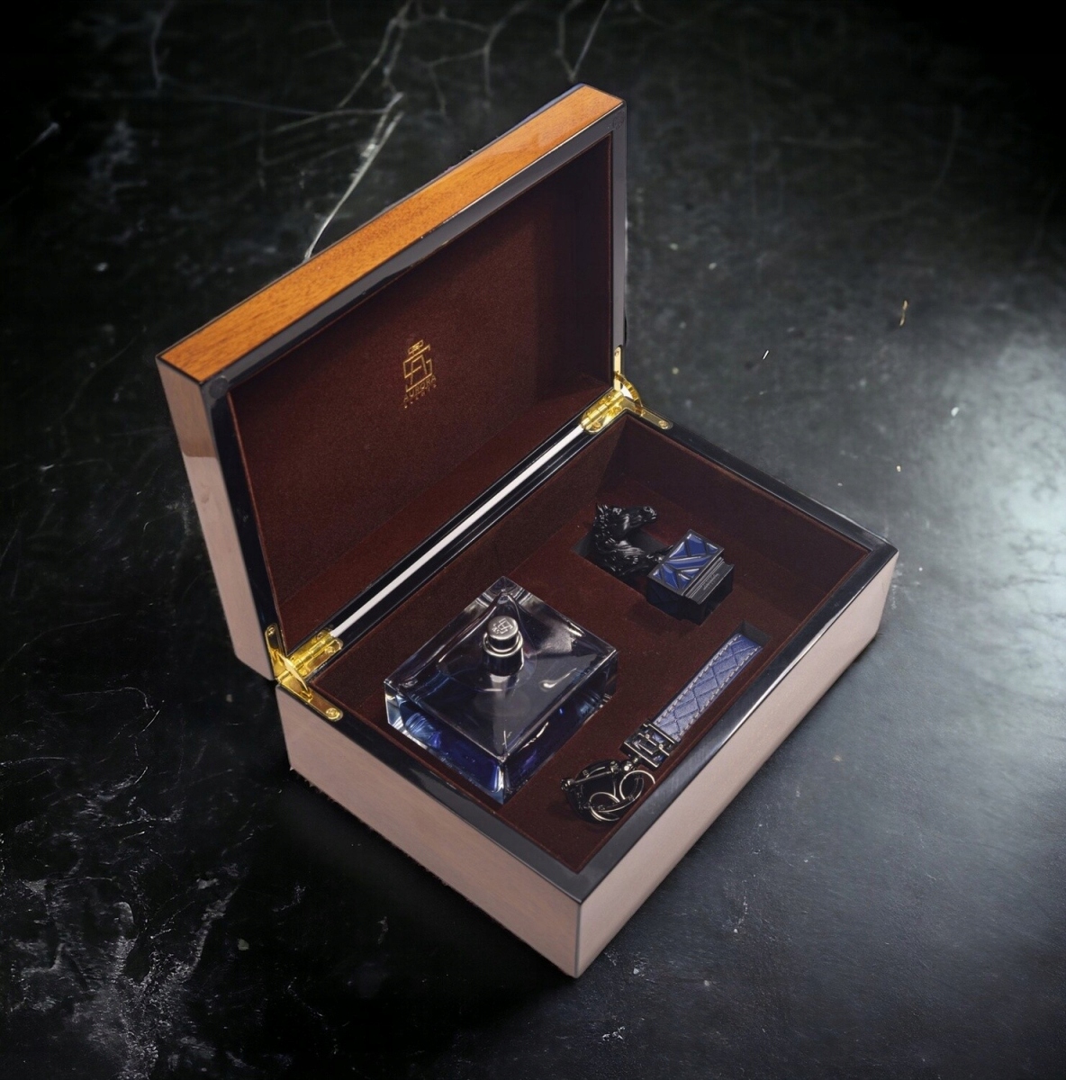 Kwiatowe akcenty: irys, konwalia, gardenia, róża i jaśmin