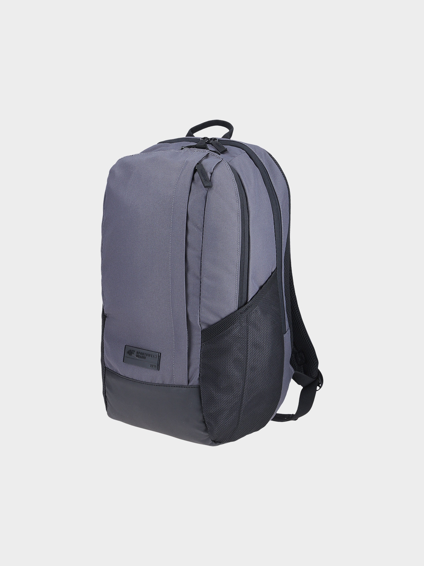 Przestronna komora na laptopa do 17