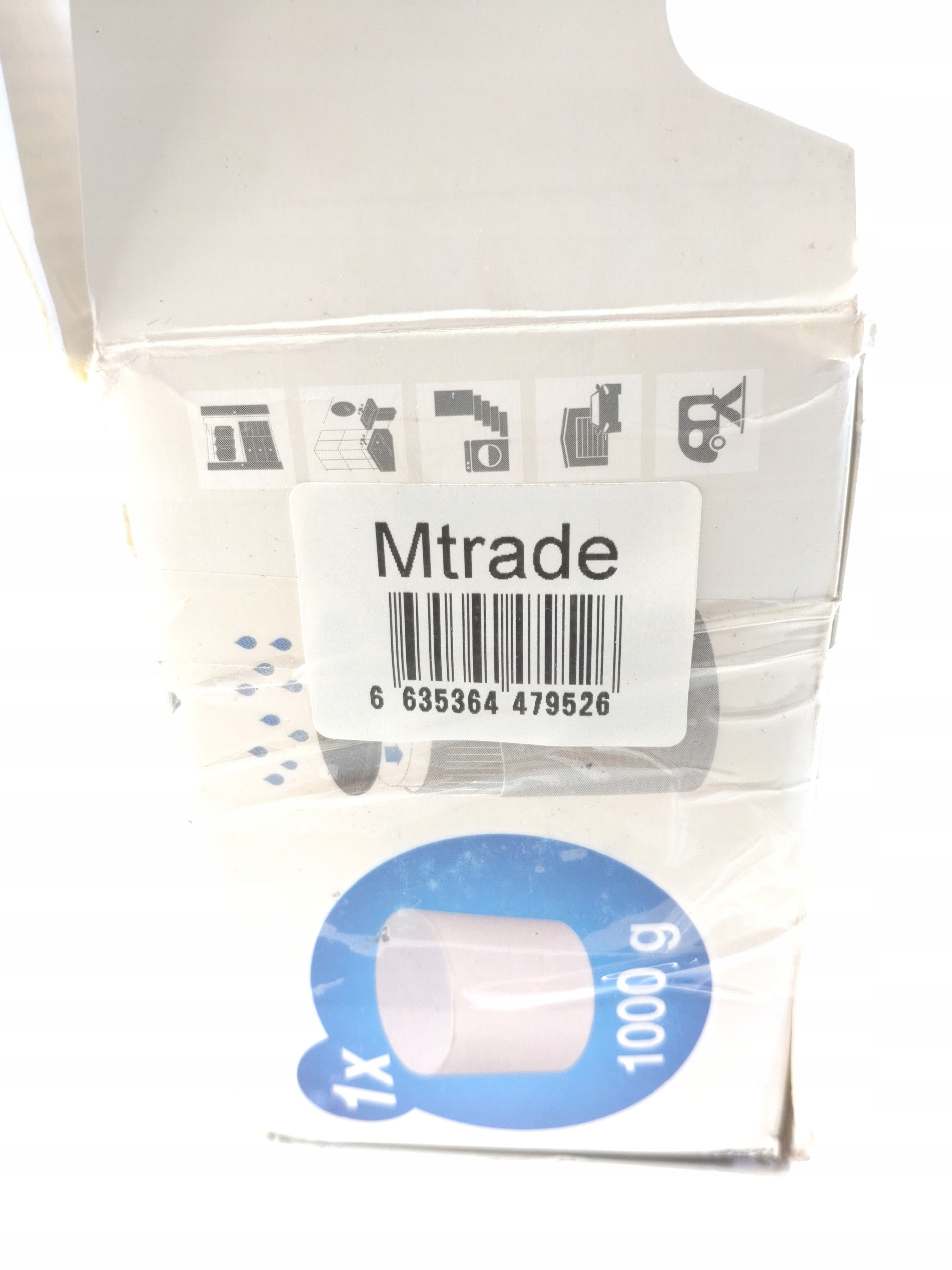 Aromatyczny zapach kwiatów czarnych na szybie