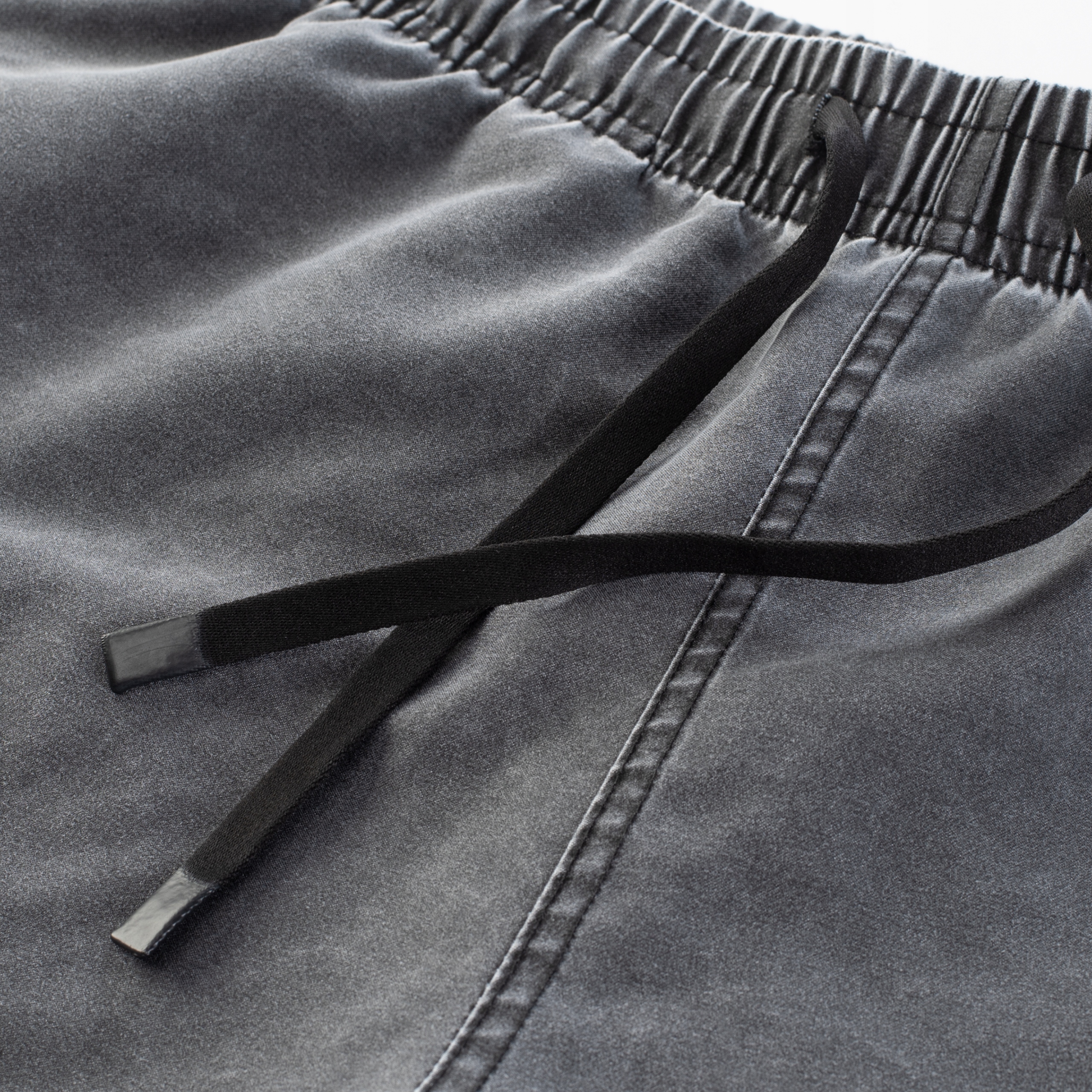 Luźny krój i elastyczny pas dla maksymalnej wygody