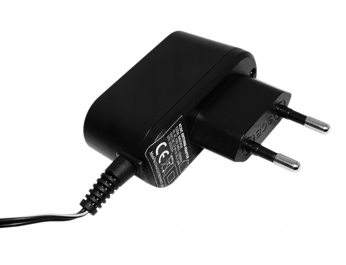 Napięcie wejściowe AC 100-240 V