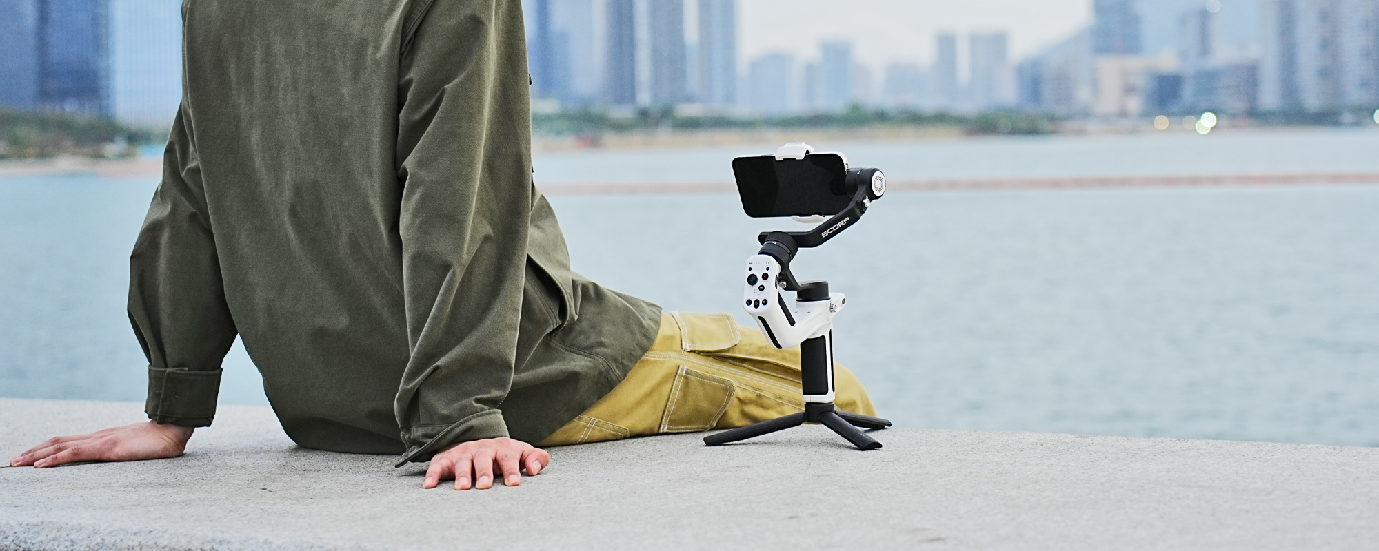 Gimbal ręczny FeiyuTech Scorp mini P do smartfonów - biały