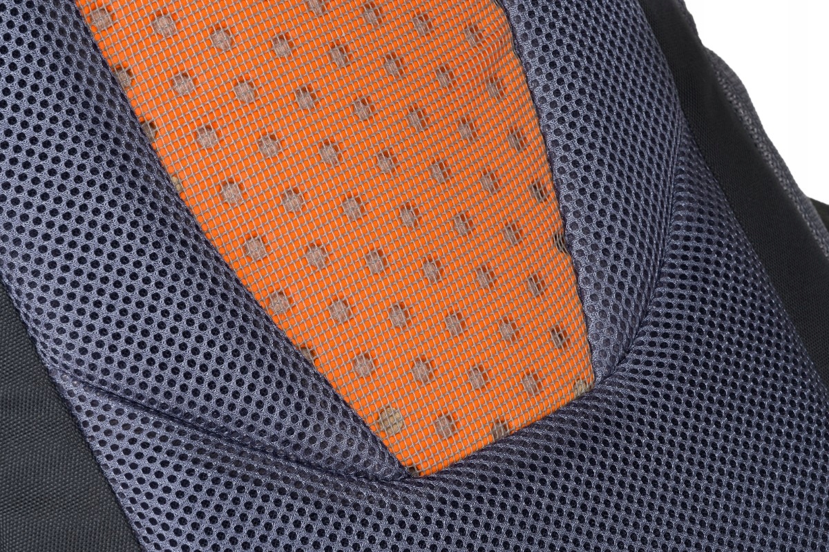 Solidna konstrukcja z wysokiej jakości poliestru