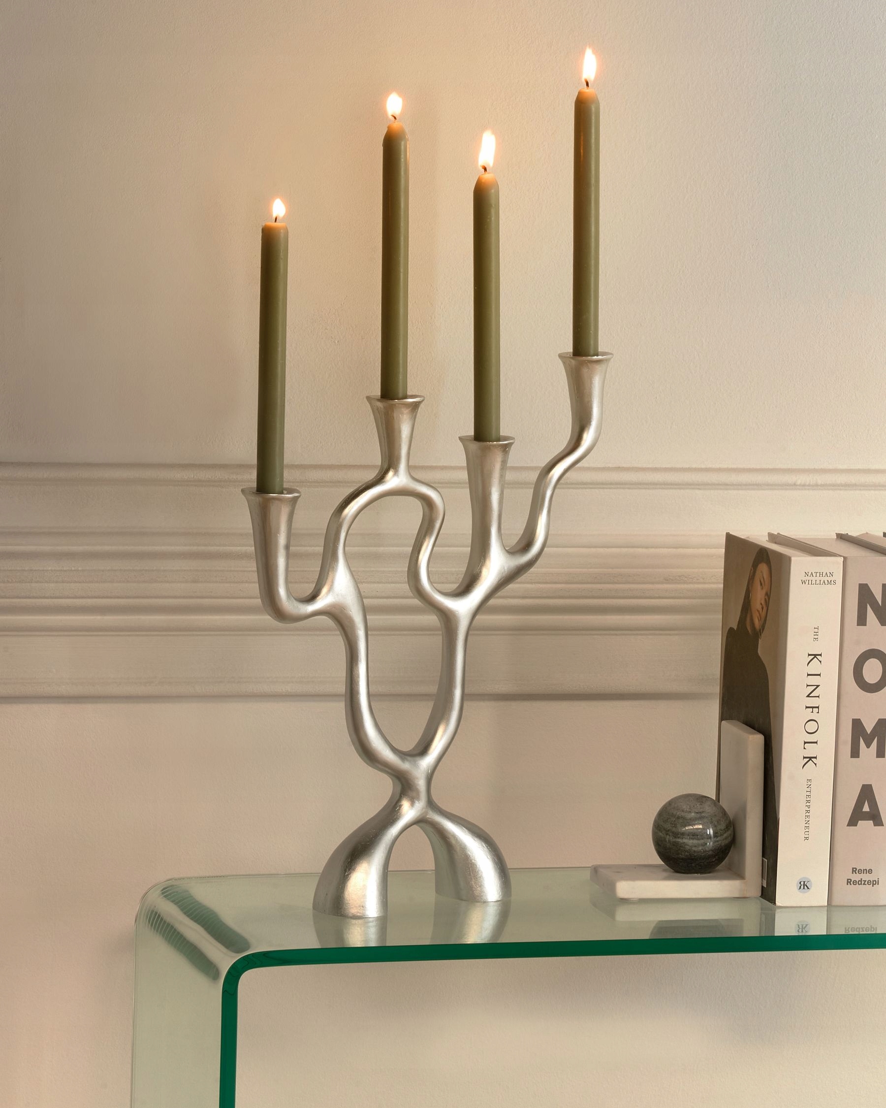 Świecznik FAMOES Metal 41 cm Srebrny – Elegancja w Twoim wnętrzu