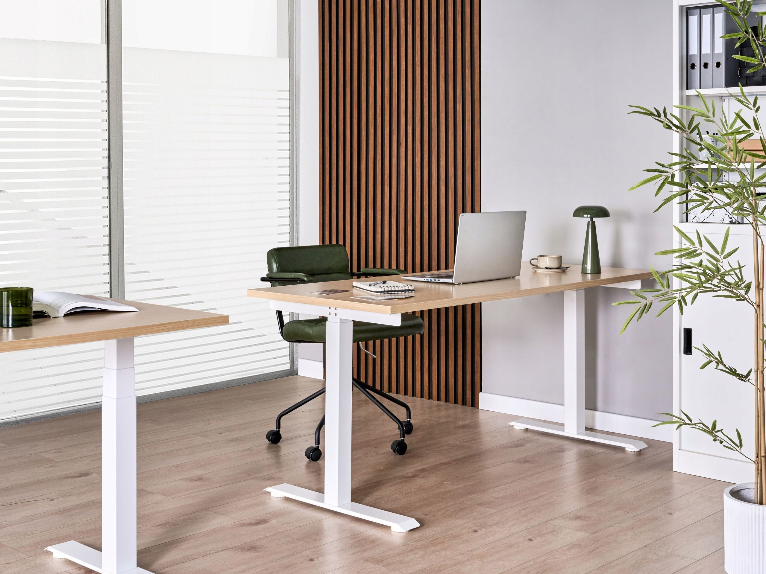 Biurko regulowane elektrycznie DESTINES Jasny brąz/biały 160 cm – Komfort i nowoczesny design w Twoim biurze