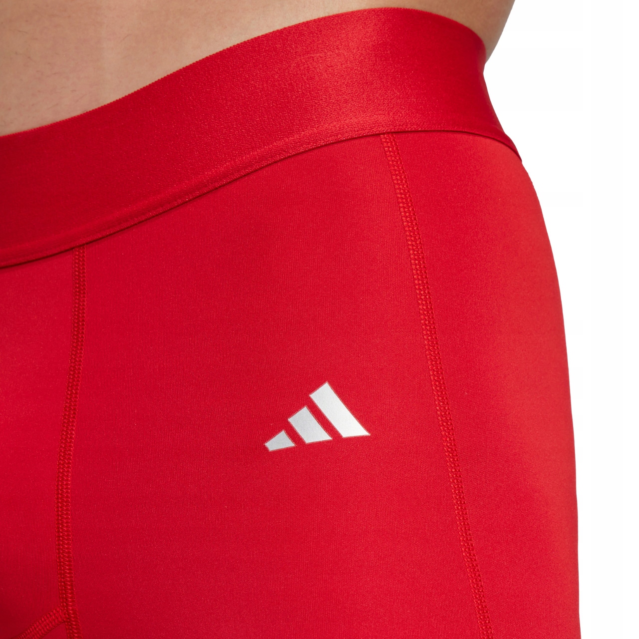 Stylowy design – Minimalistyczny wygląd z logo adidas