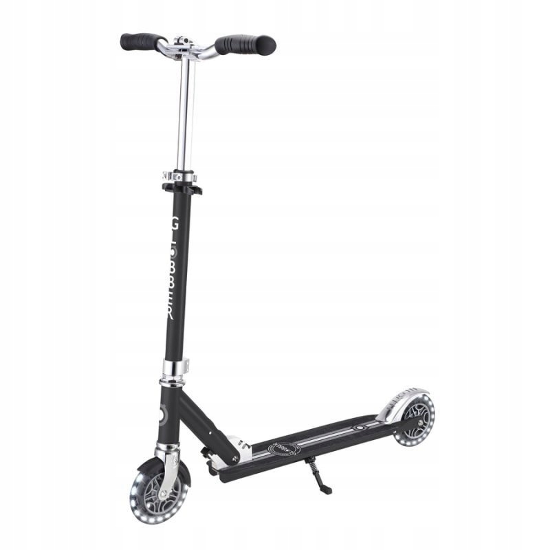 Antypoślizgowy deck i ergonomiczne uchwyty