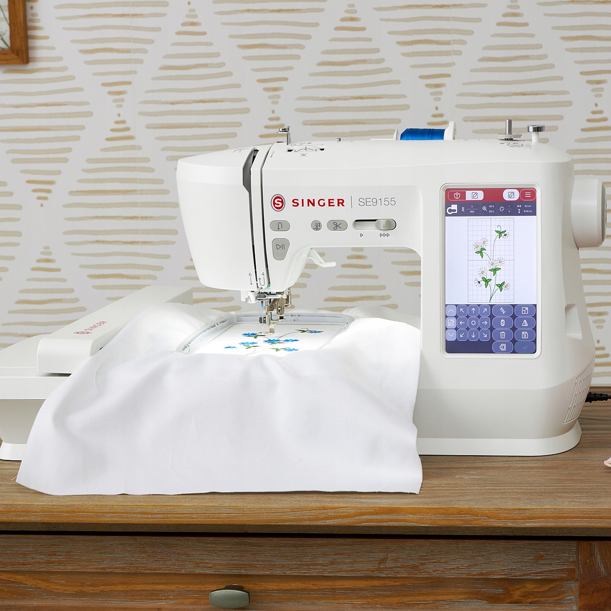 Komputerowa maszyna z modułem haftującym