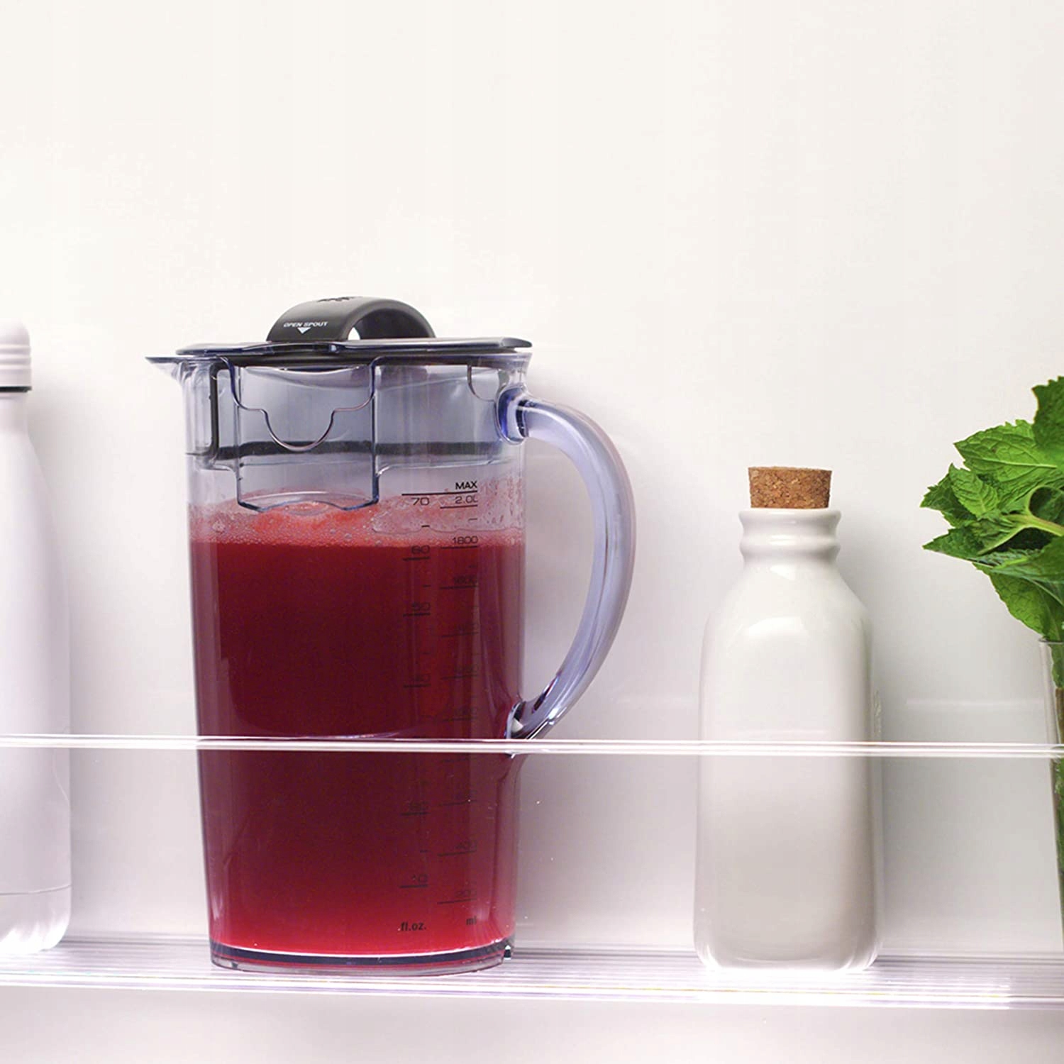 Pojemność zbiornika na sok wynosząca 2 litry