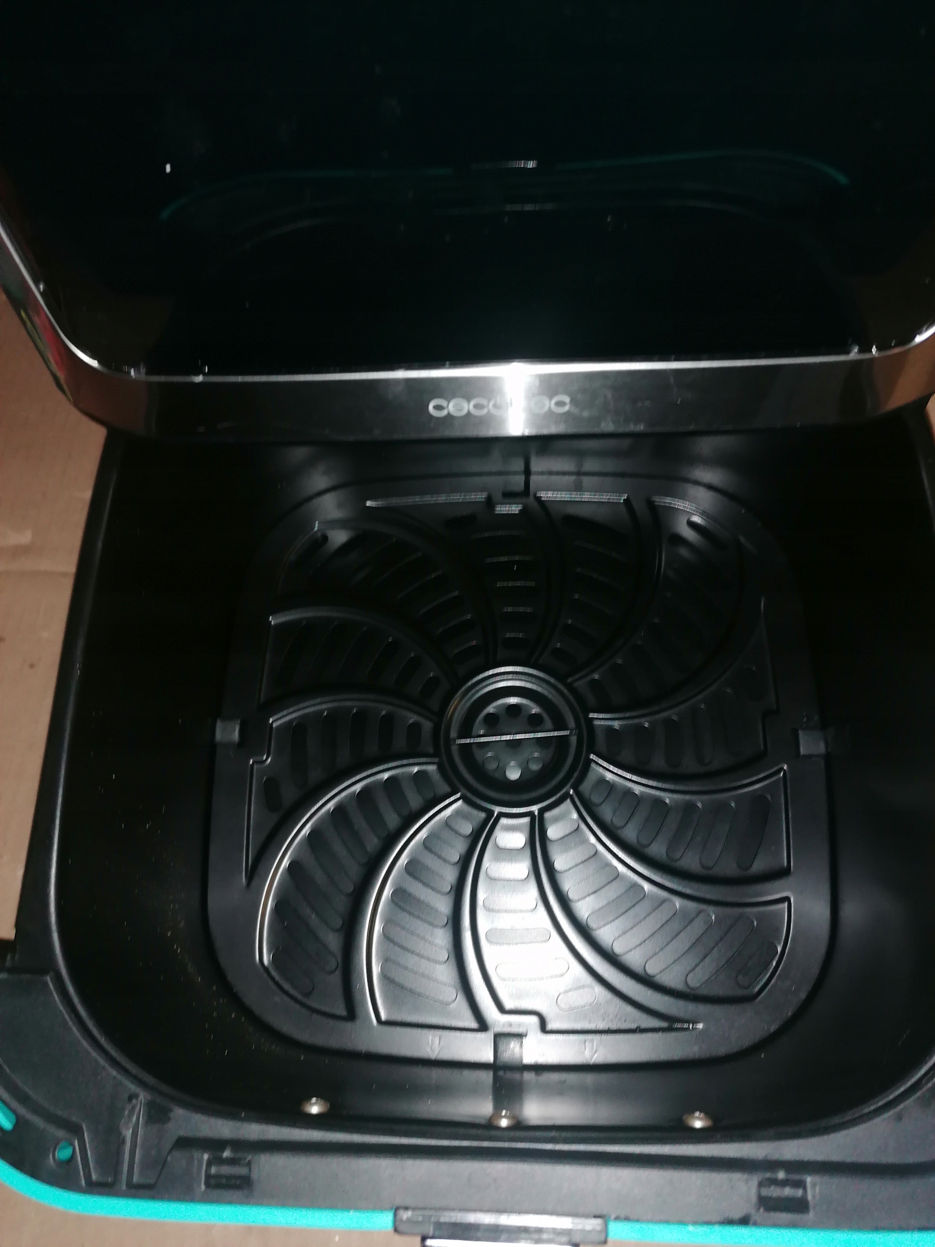 Pojemność misy 8 litrów – Idealna do dużych porcji