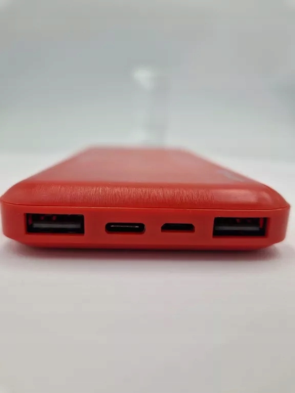 Wiele złączy: microUSB, USB typ A i USB typ C