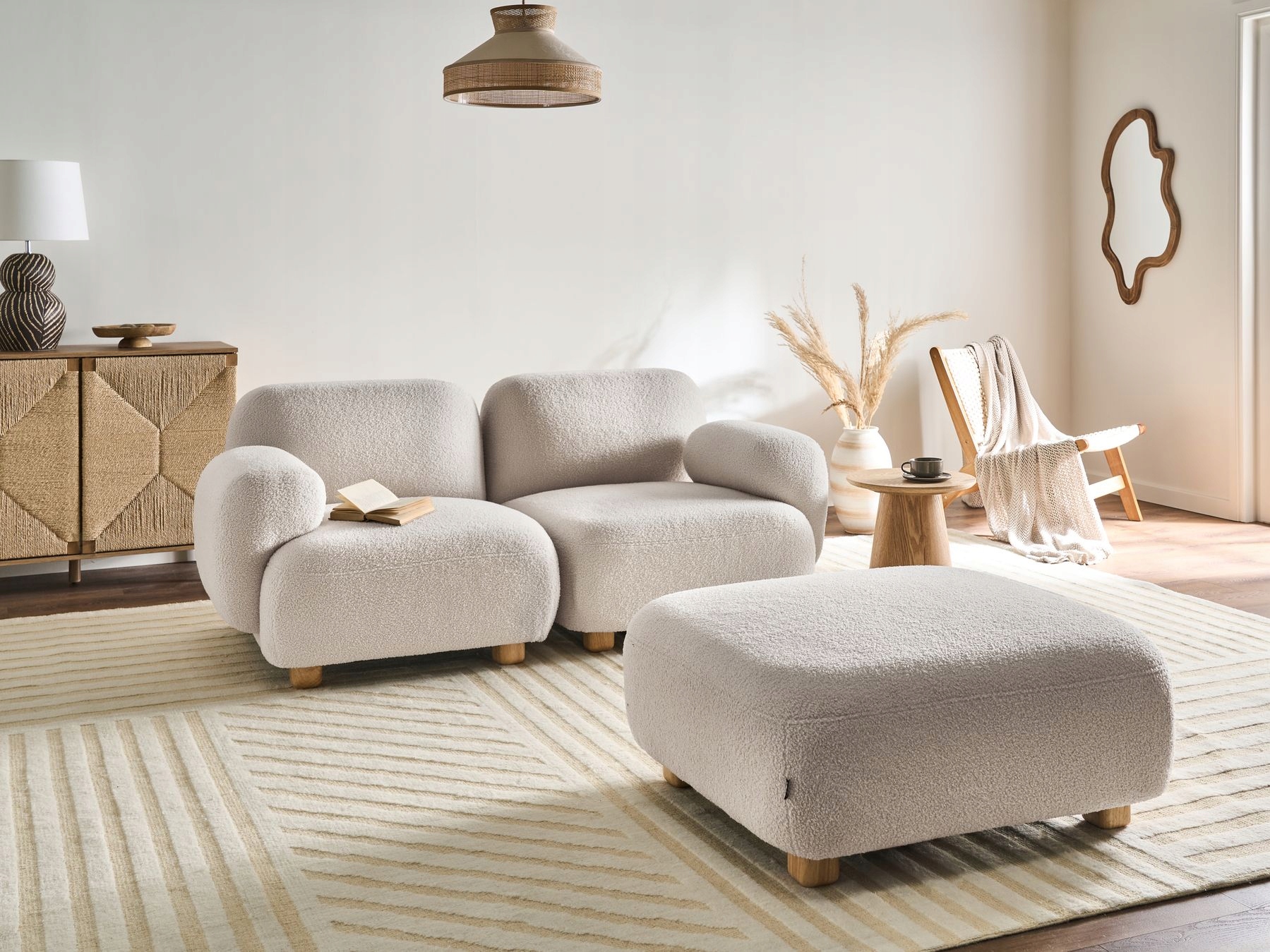Sofa modułowa dla 2 osób AMLI Złamana biel Boucle z otomaną – Idealne rozwiązanie do Twojego salonu