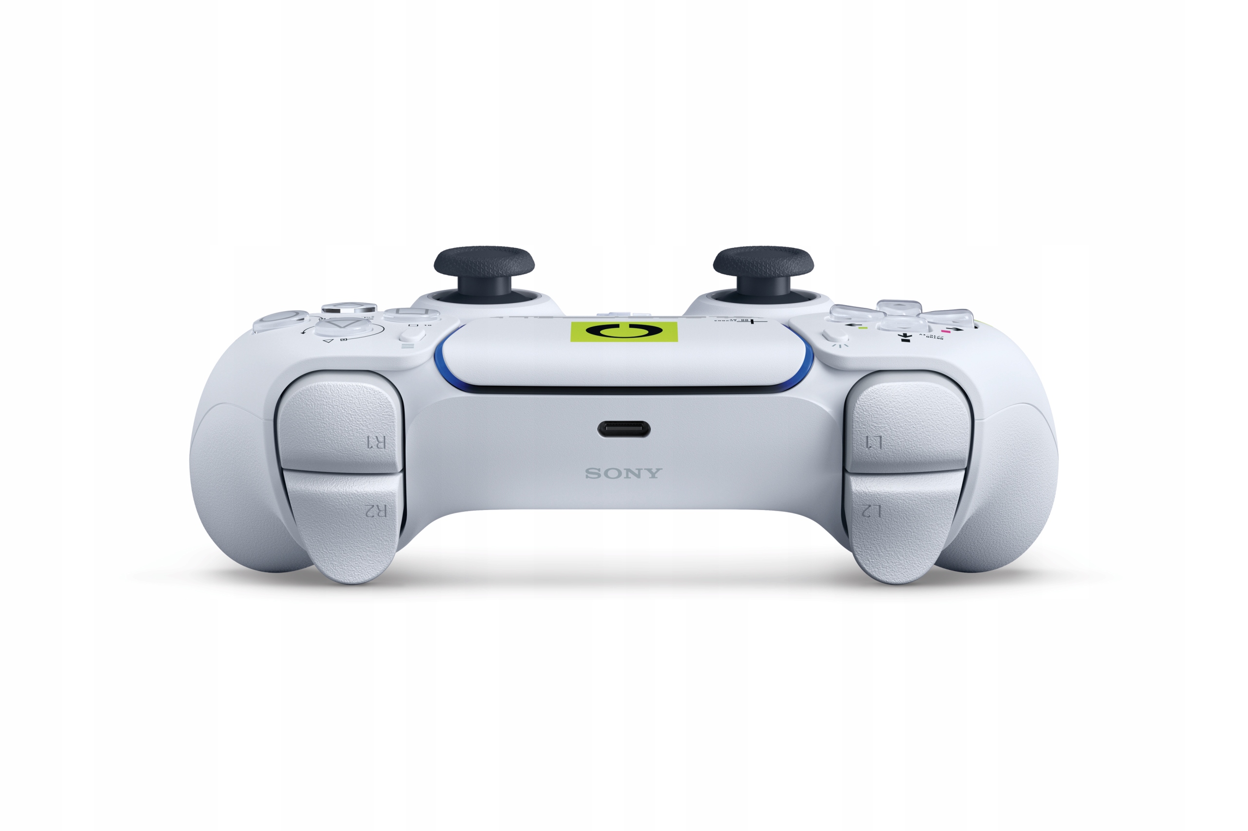 Built-in microphone and headphone jack – play and communicate
