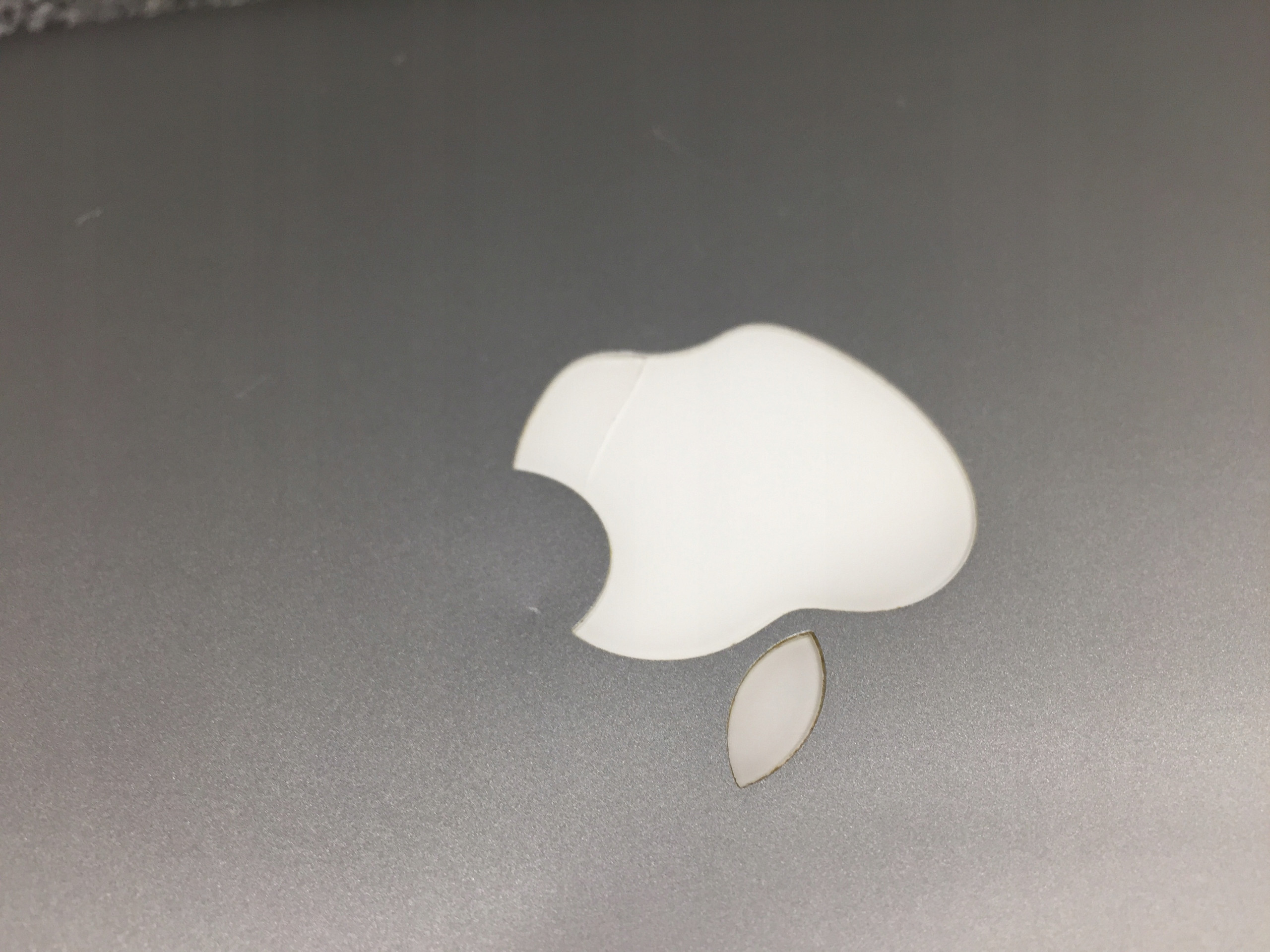 Materiał premium – Aluminium w eleganckim złotym kolorze