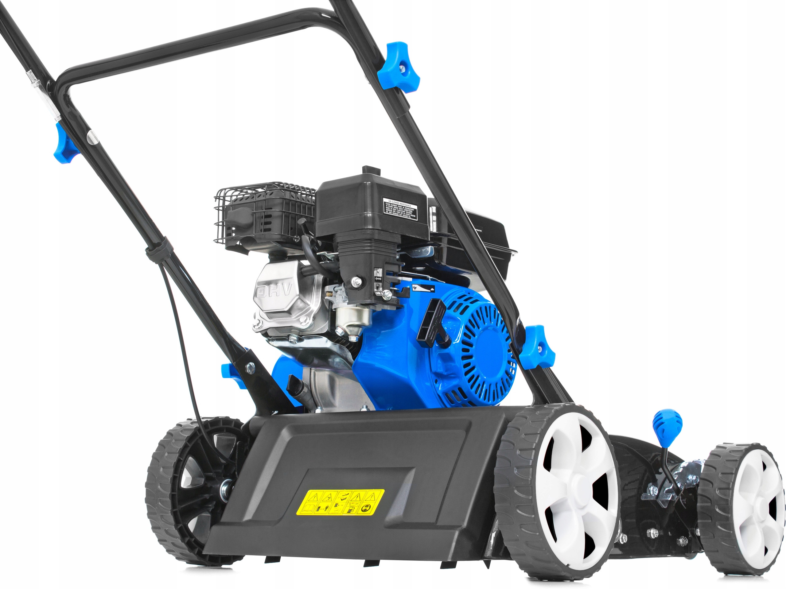 Funkcjonalność 3w1: aeracja, wertykulacja i zbieranie trawy