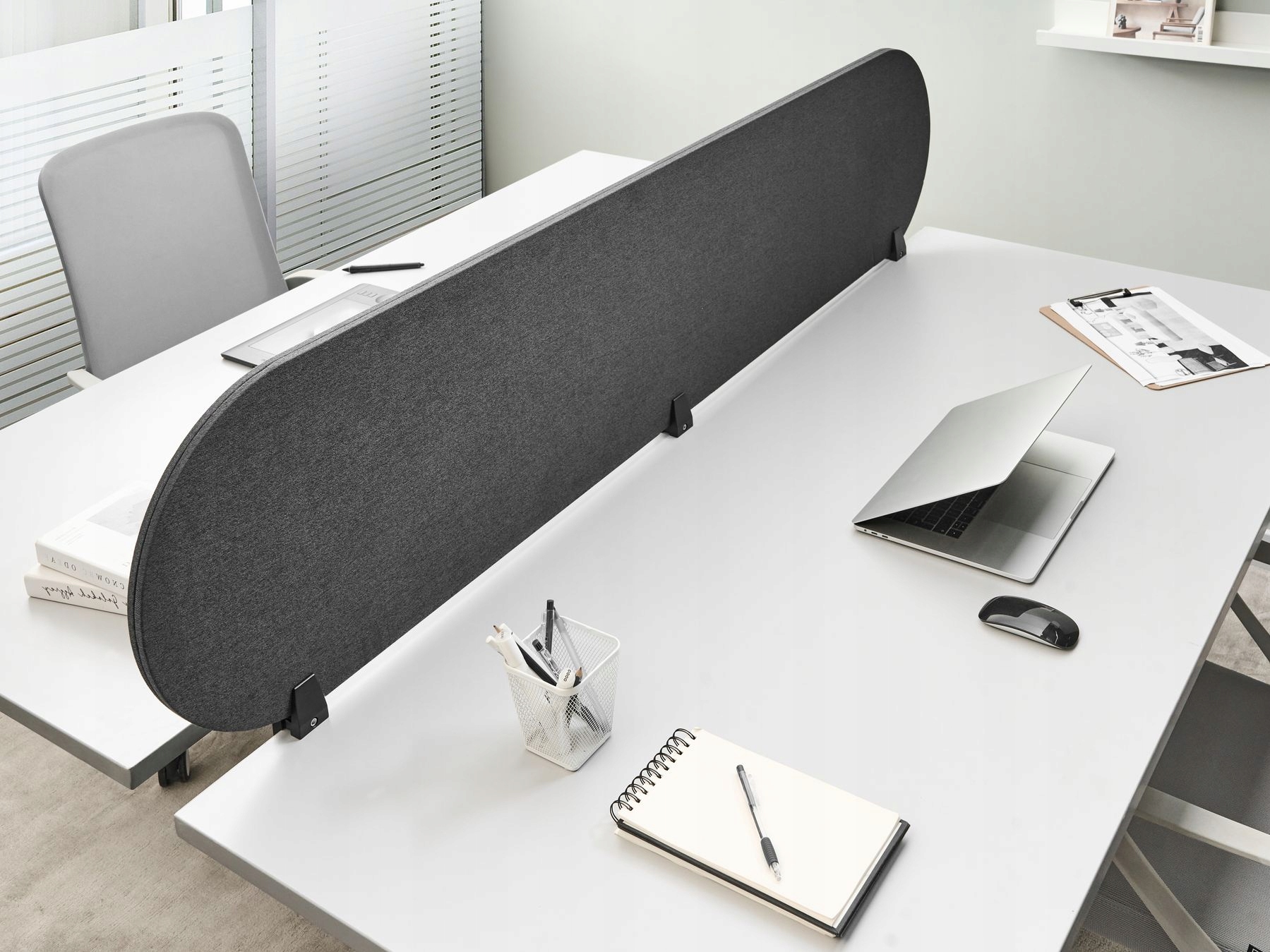 Stylowy i nowoczesny design przegrody biurkowej