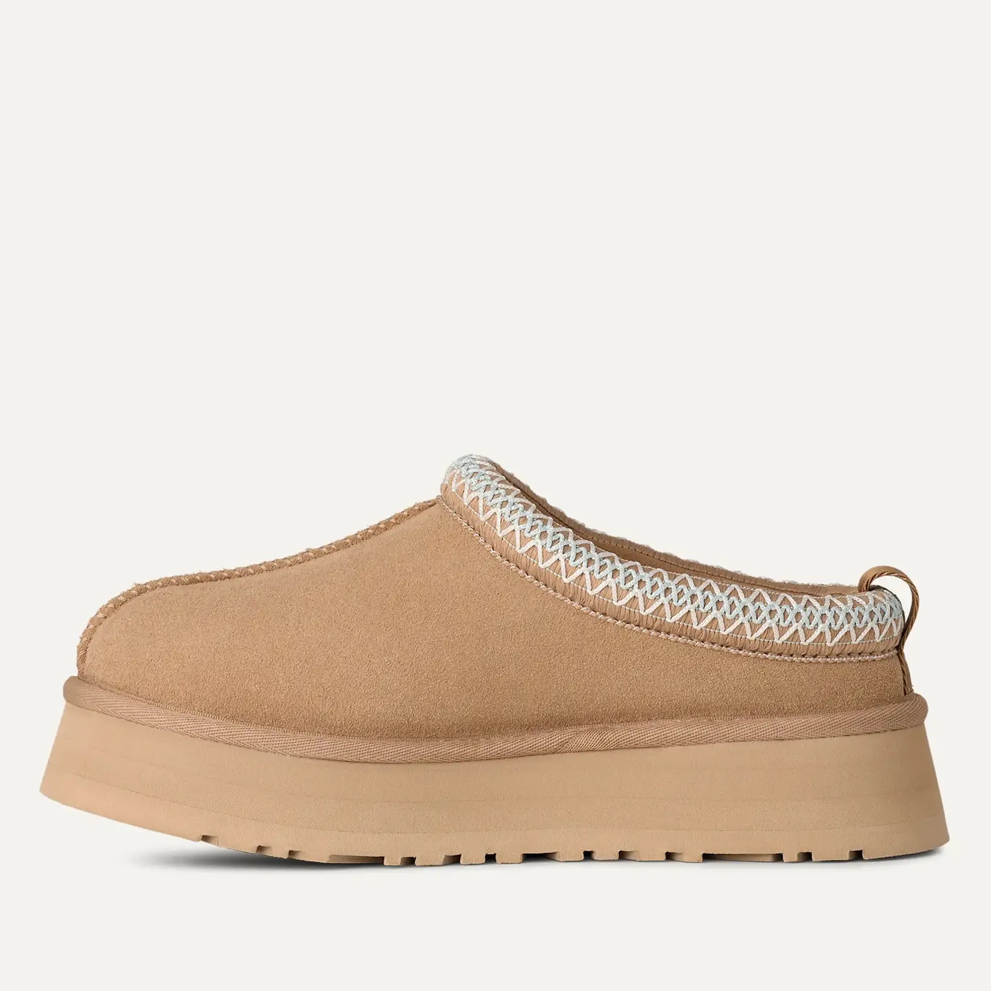 Minimalistyczny design i gruba platforma