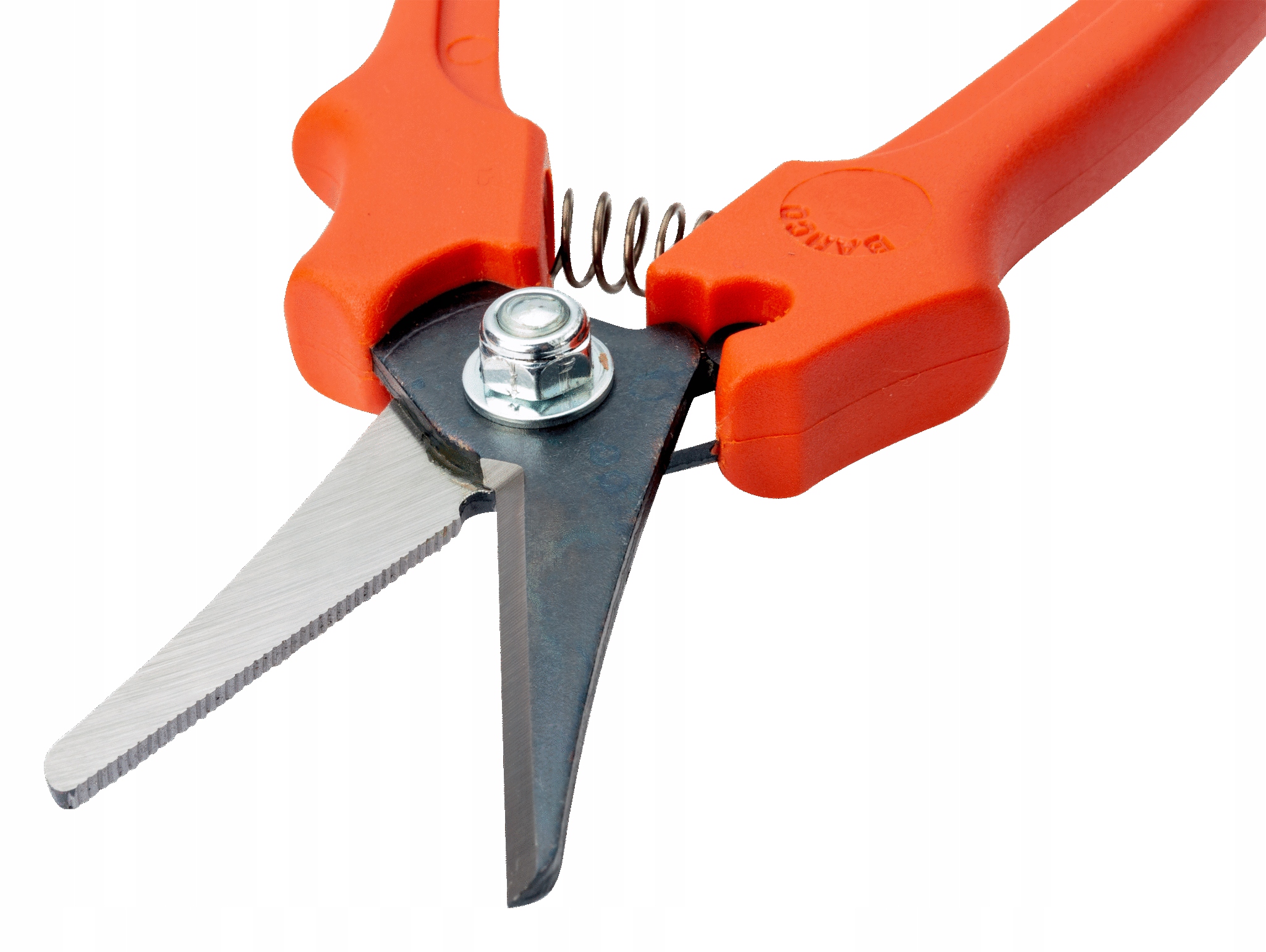 Ząbkowane krawędzie zapobiegające wyślizgiwaniu się materiału